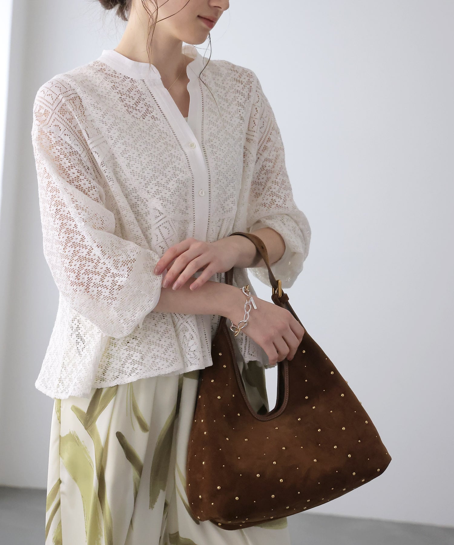 スエードスタッズトラペーズバッグ【クリスチャンヴィラ/CHRISTIAN VILLA】