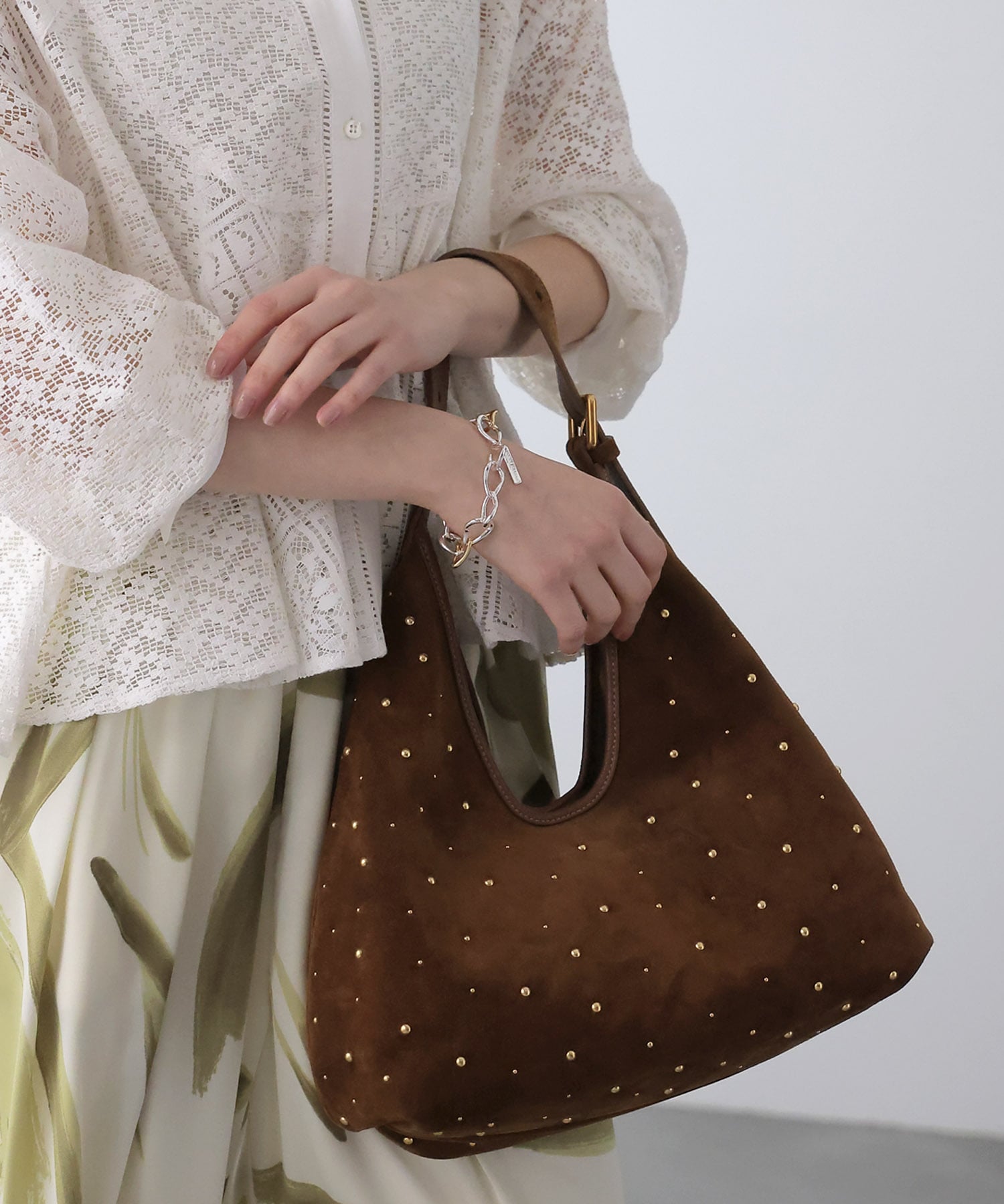 スエードスタッズトラペーズバッグ【クリスチャンヴィラ/CHRISTIAN VILLA】