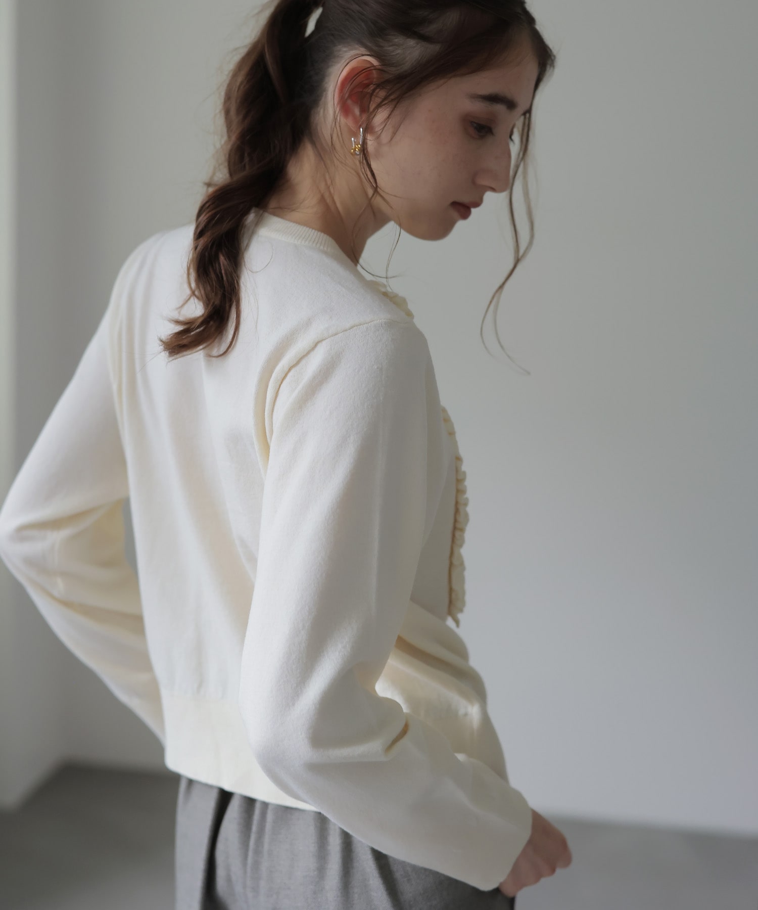 TANウールヤーンフロントフリルカーディガン | AND ON JIONE STORE