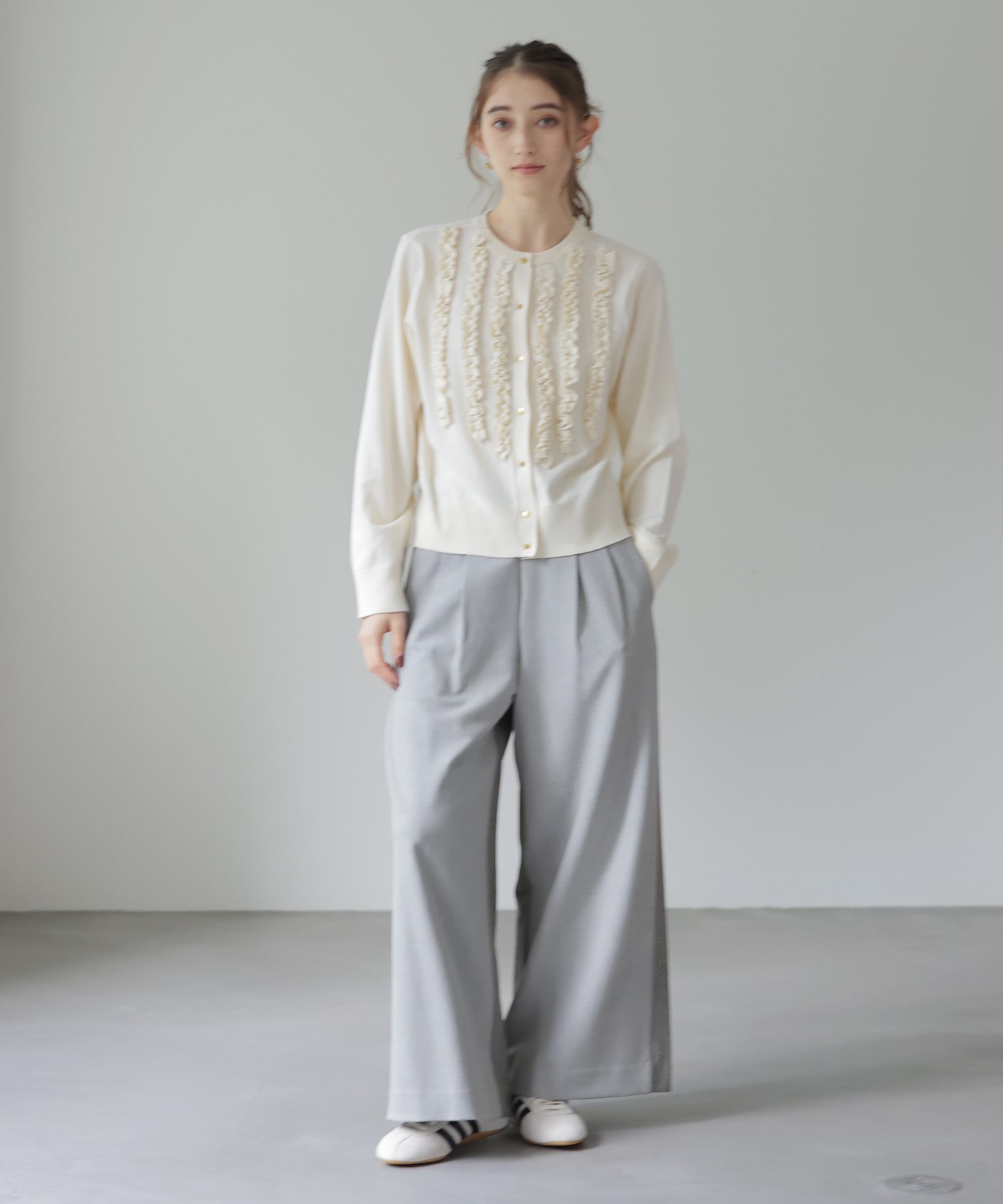 TANウールヤーンフロントフリルカーディガン | AND ON JIONE STORE