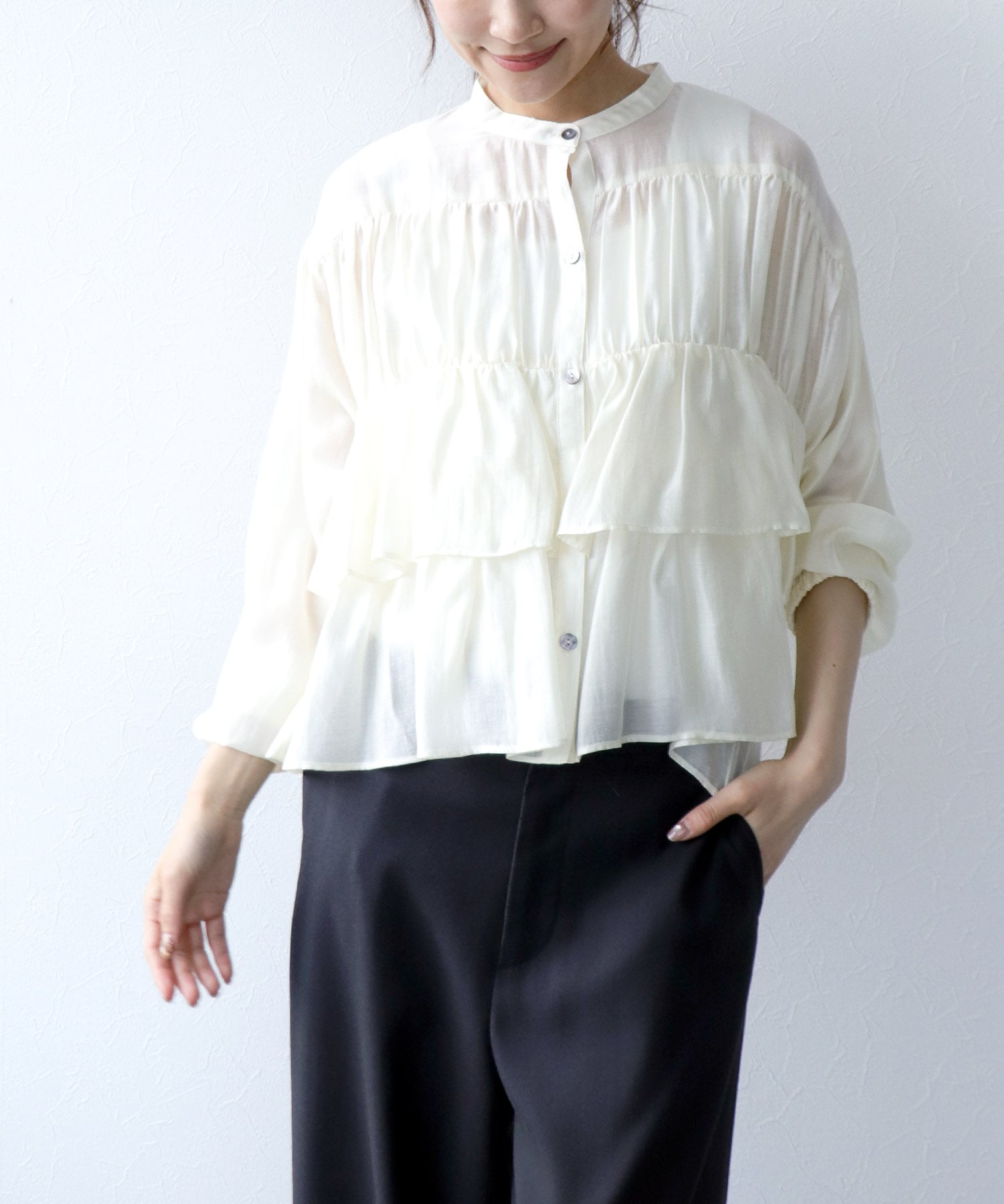 とろみラッフルブラウス | AND ON JIONE STORE（アンドオン）ジオン