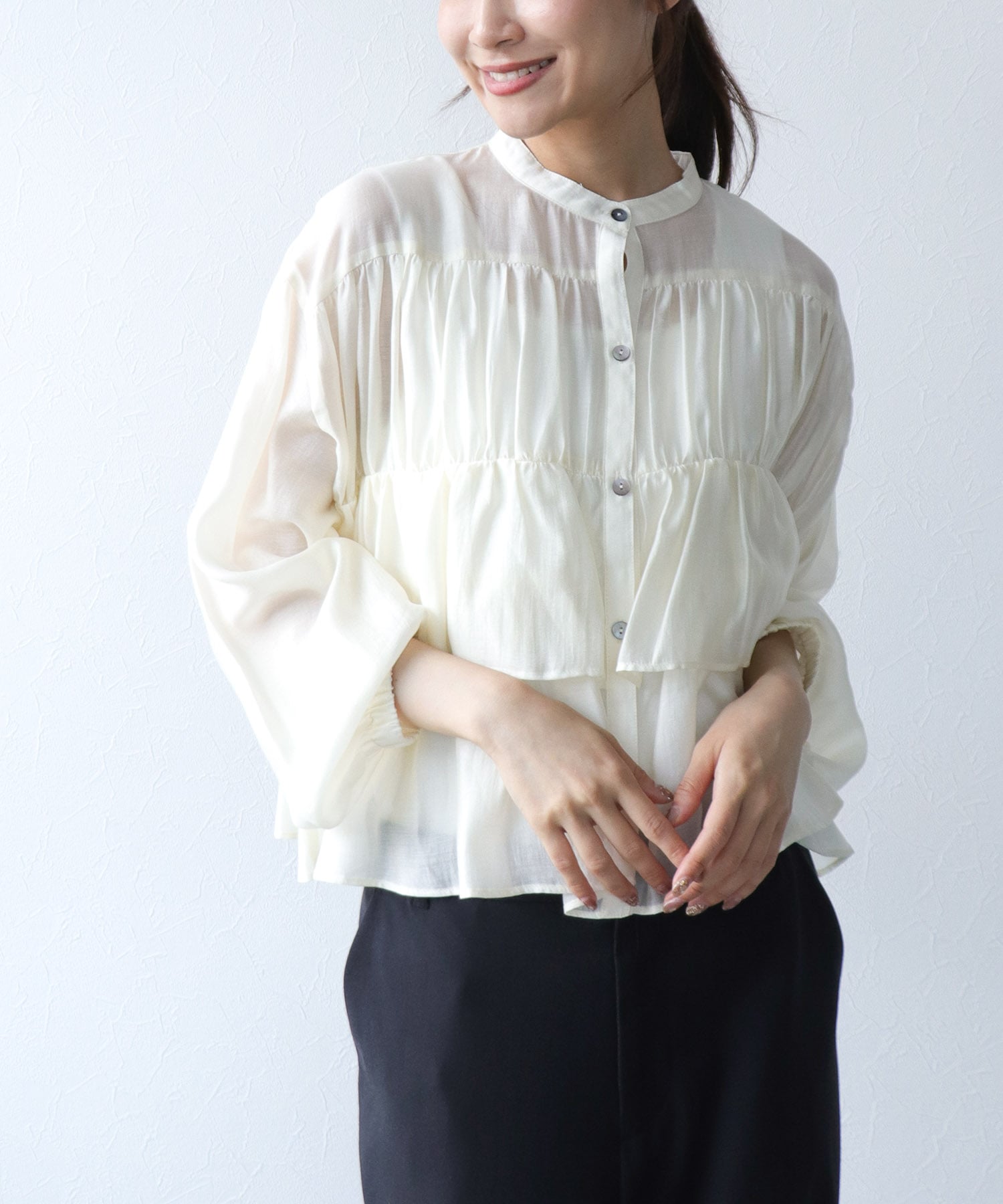 とろみラッフルブラウス
