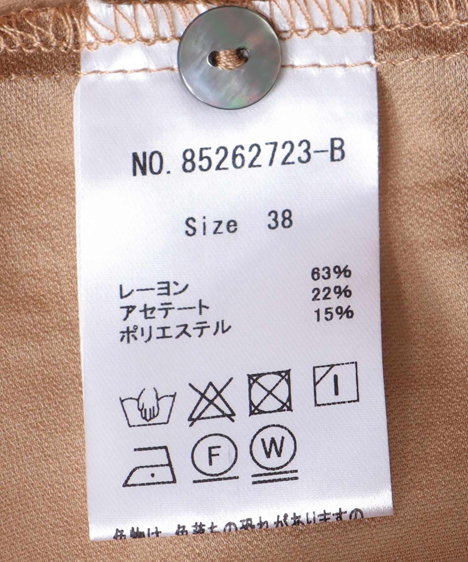 とろみラッフルブラウス