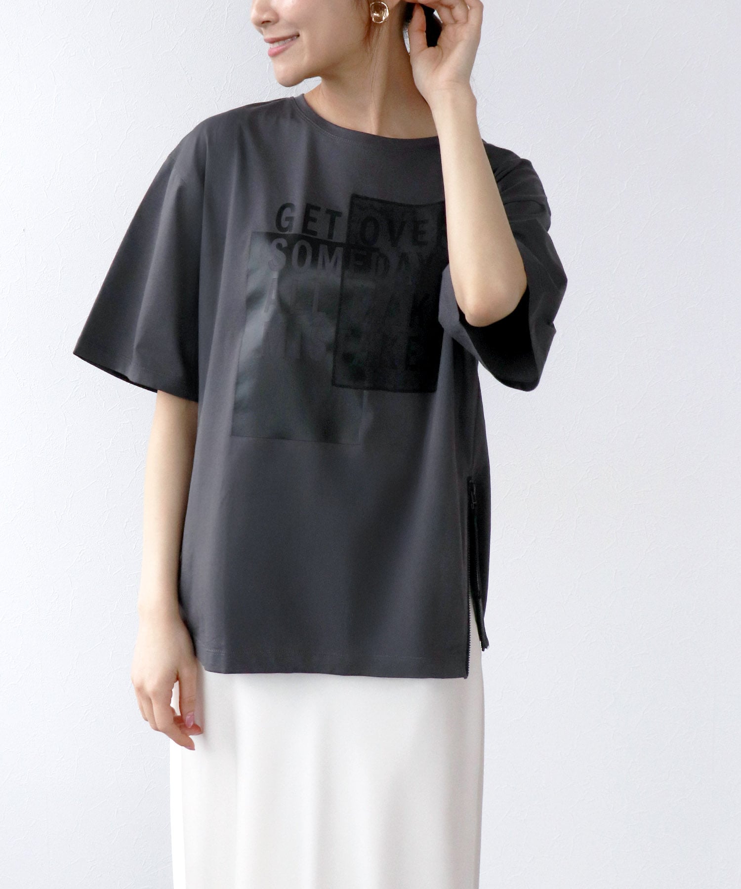 サイドファスナーロゴTシャツ