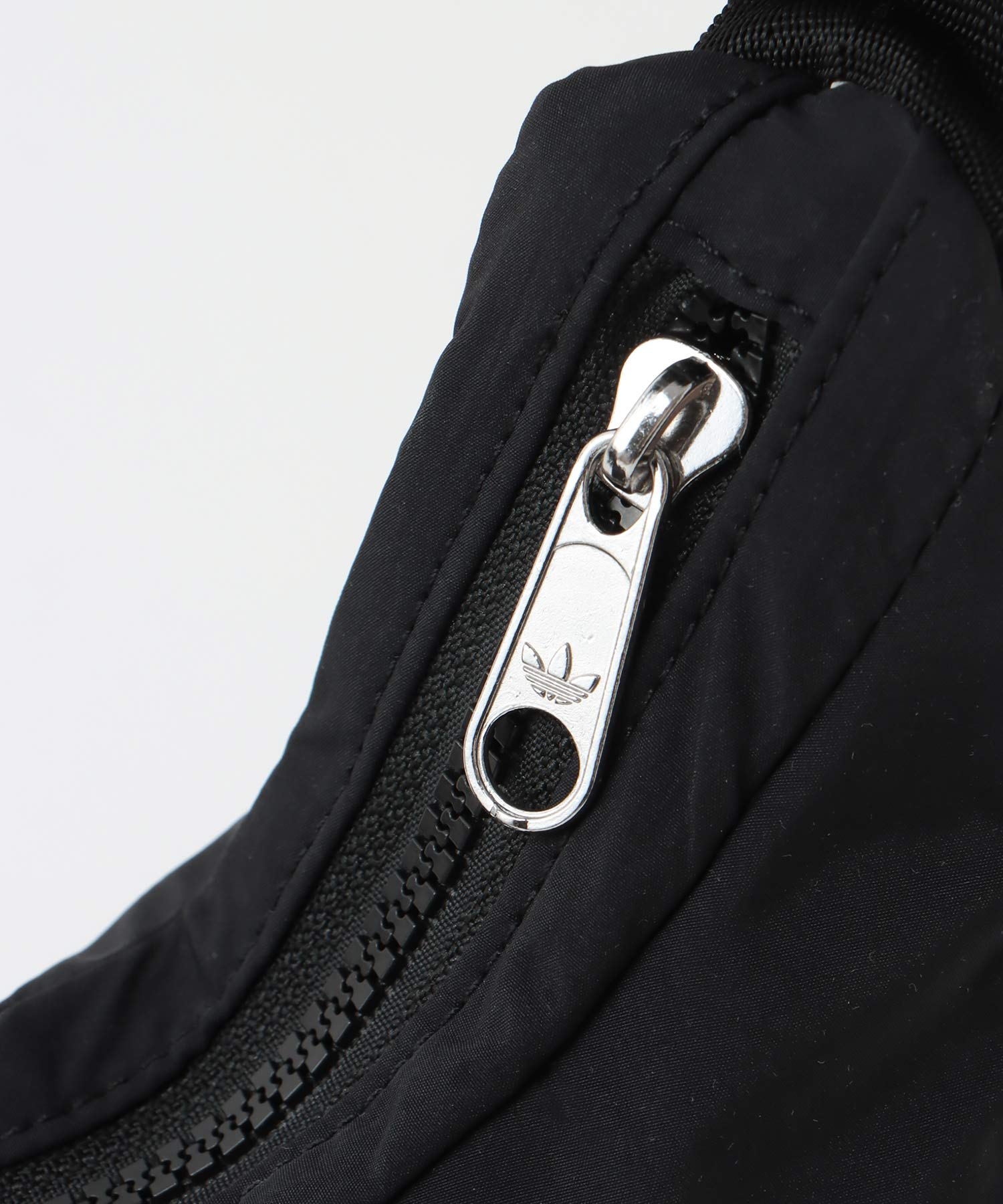 EVERYDAY ICONS HALF CRECENT HANDPBAG【adidas Originals/アディダス オリジナルス】