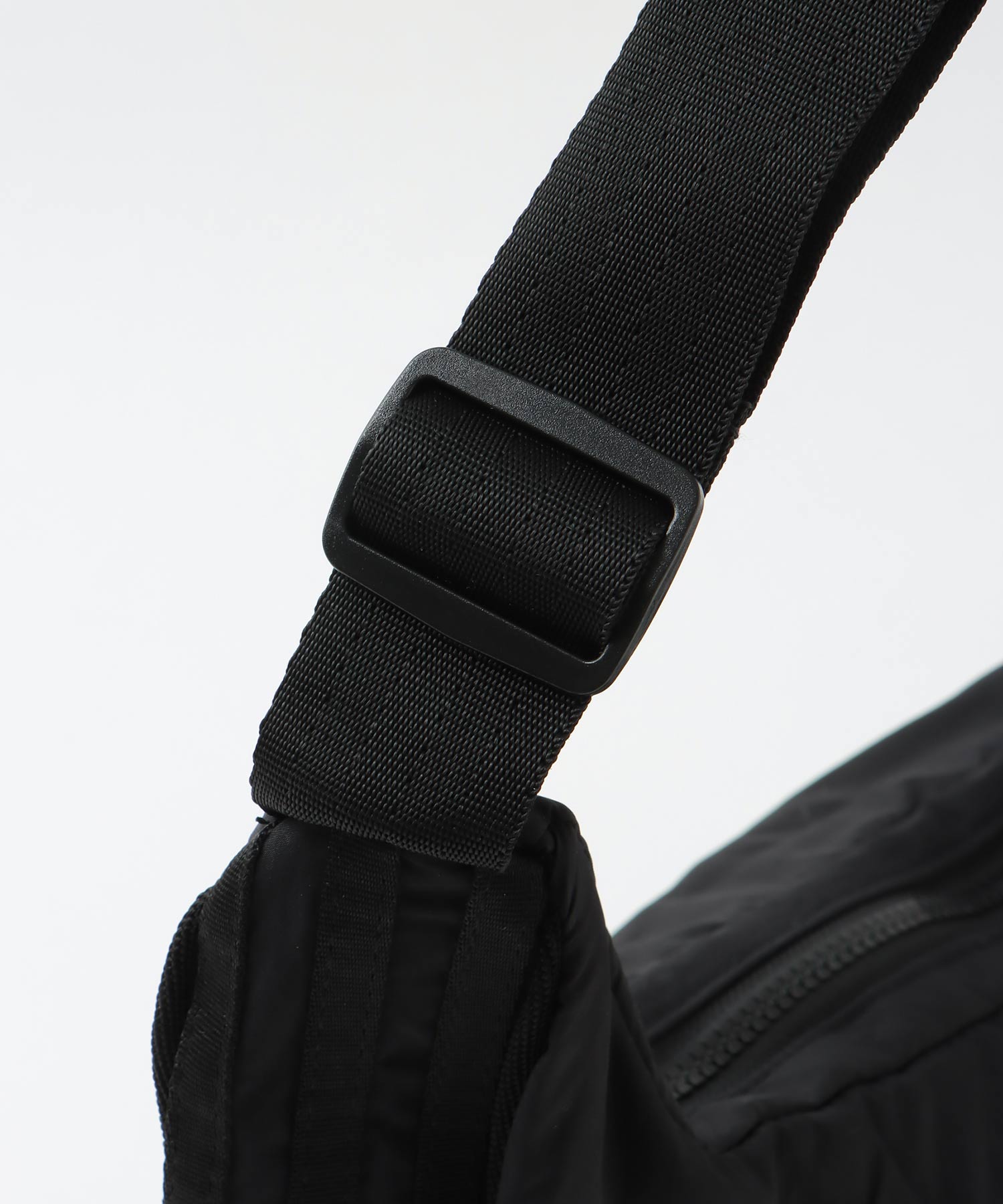 EVERYDAY ICONS HALF CRECENT HANDPBAG【adidas Originals/アディダス オリジナルス】