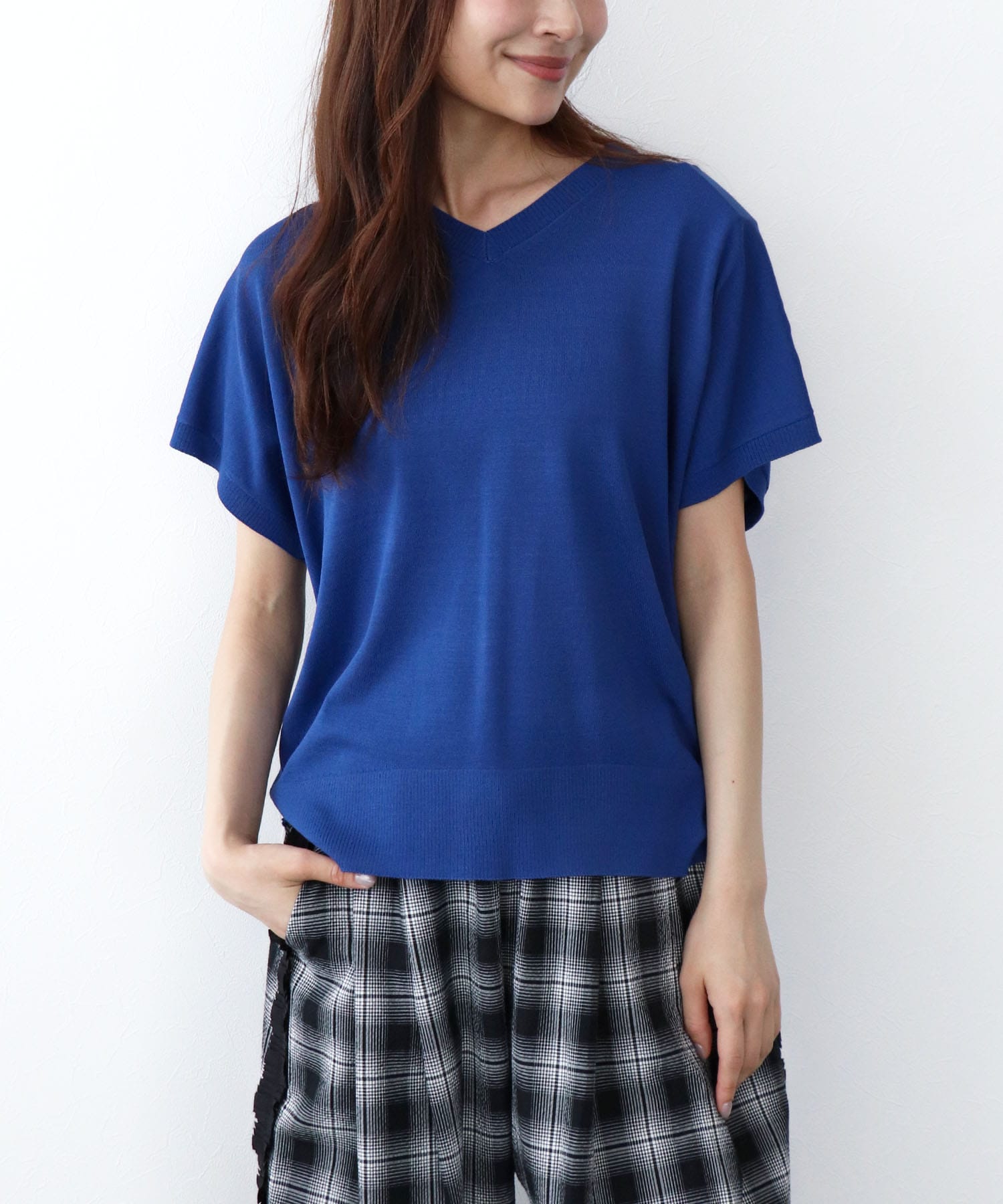 Vネックシンプルニット