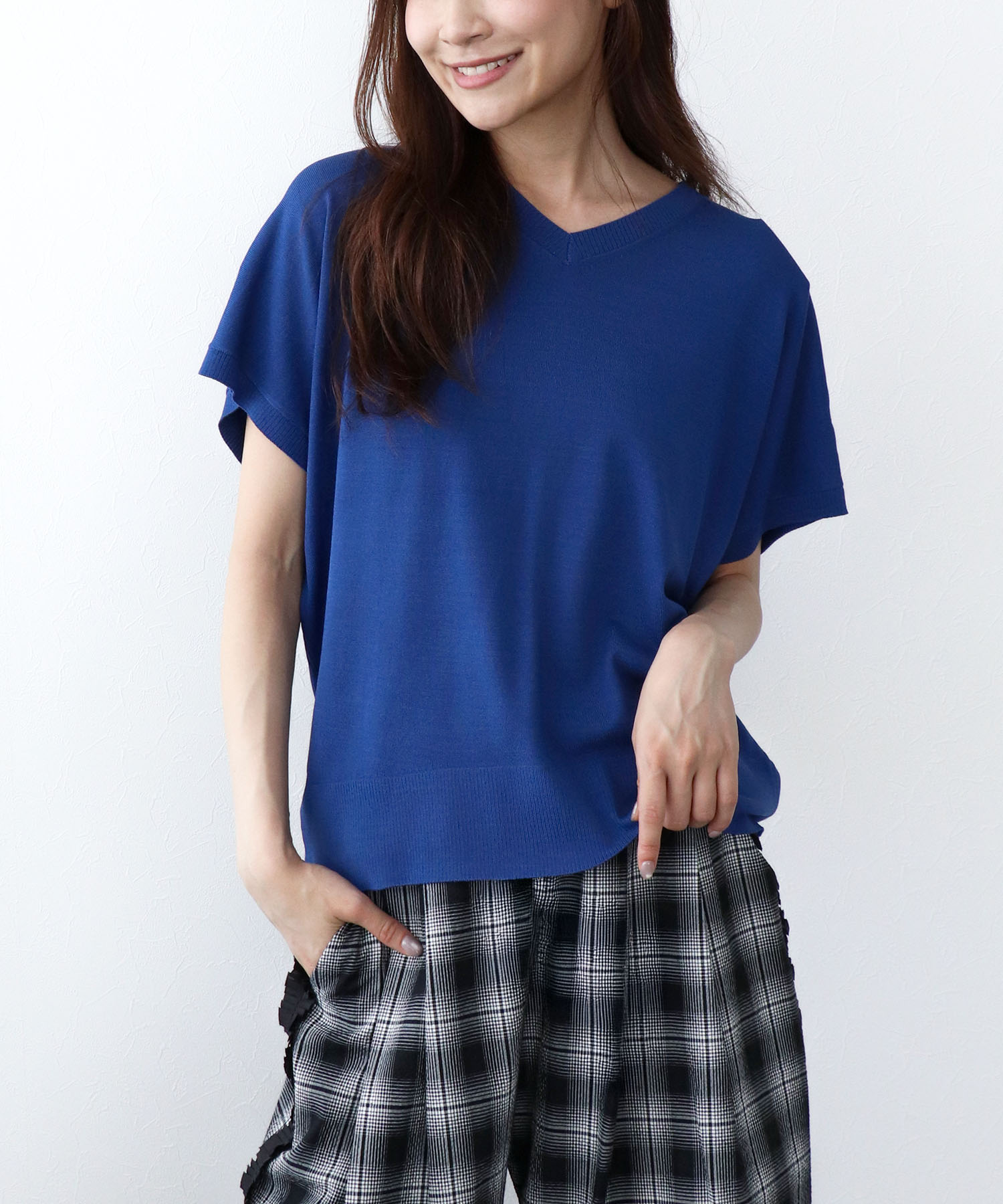 Vネックシンプルニット