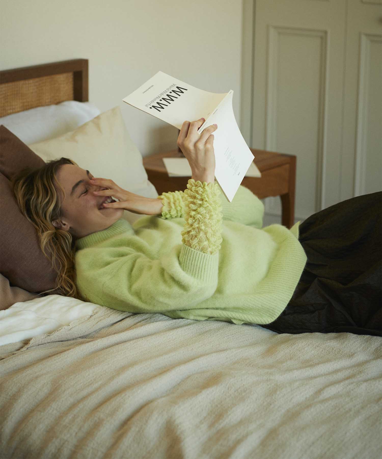 ラクーン ボリュームスリーブモックネックニット