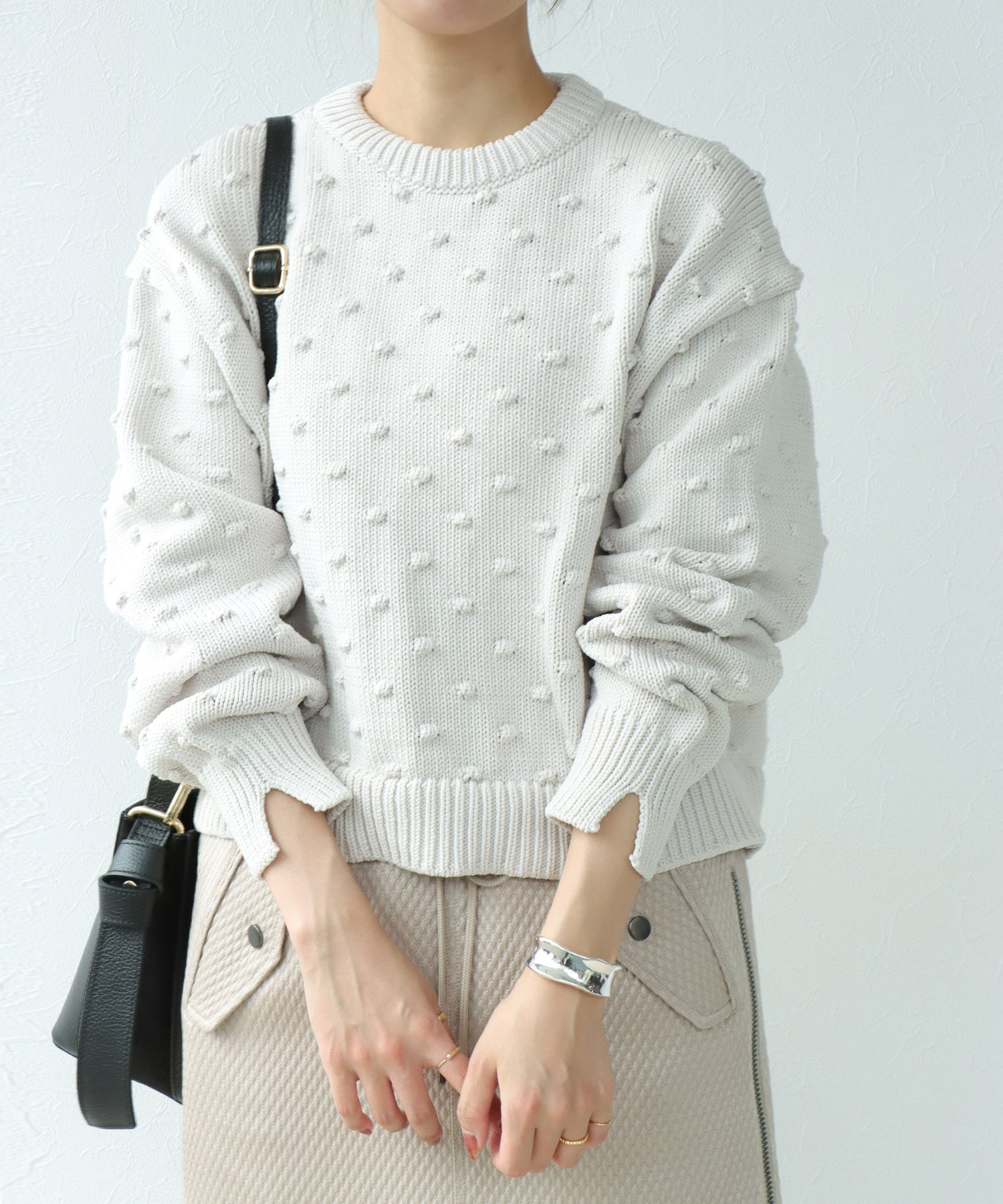 ポンポン編みクルーネックニット