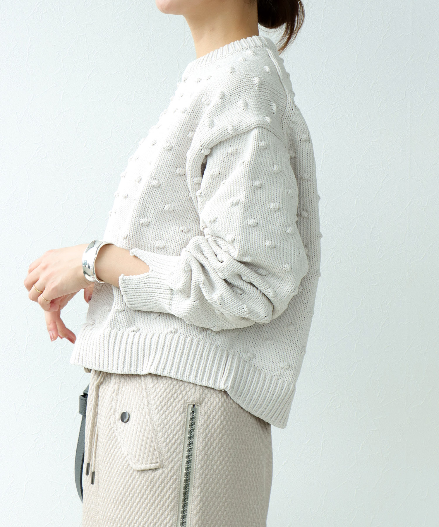 ポンポン編みクルーネックニット