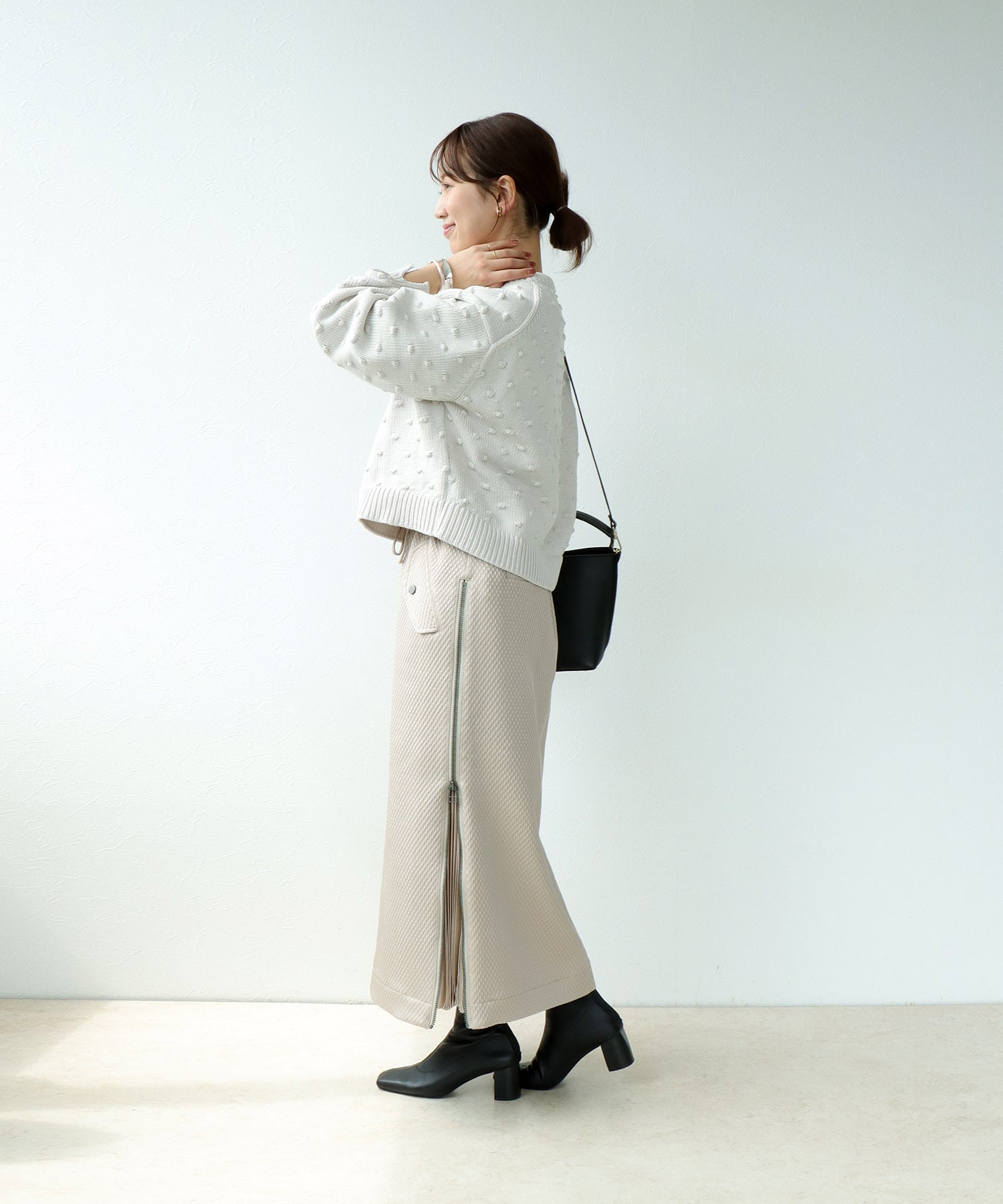 ポンポン編みクルーネックニット