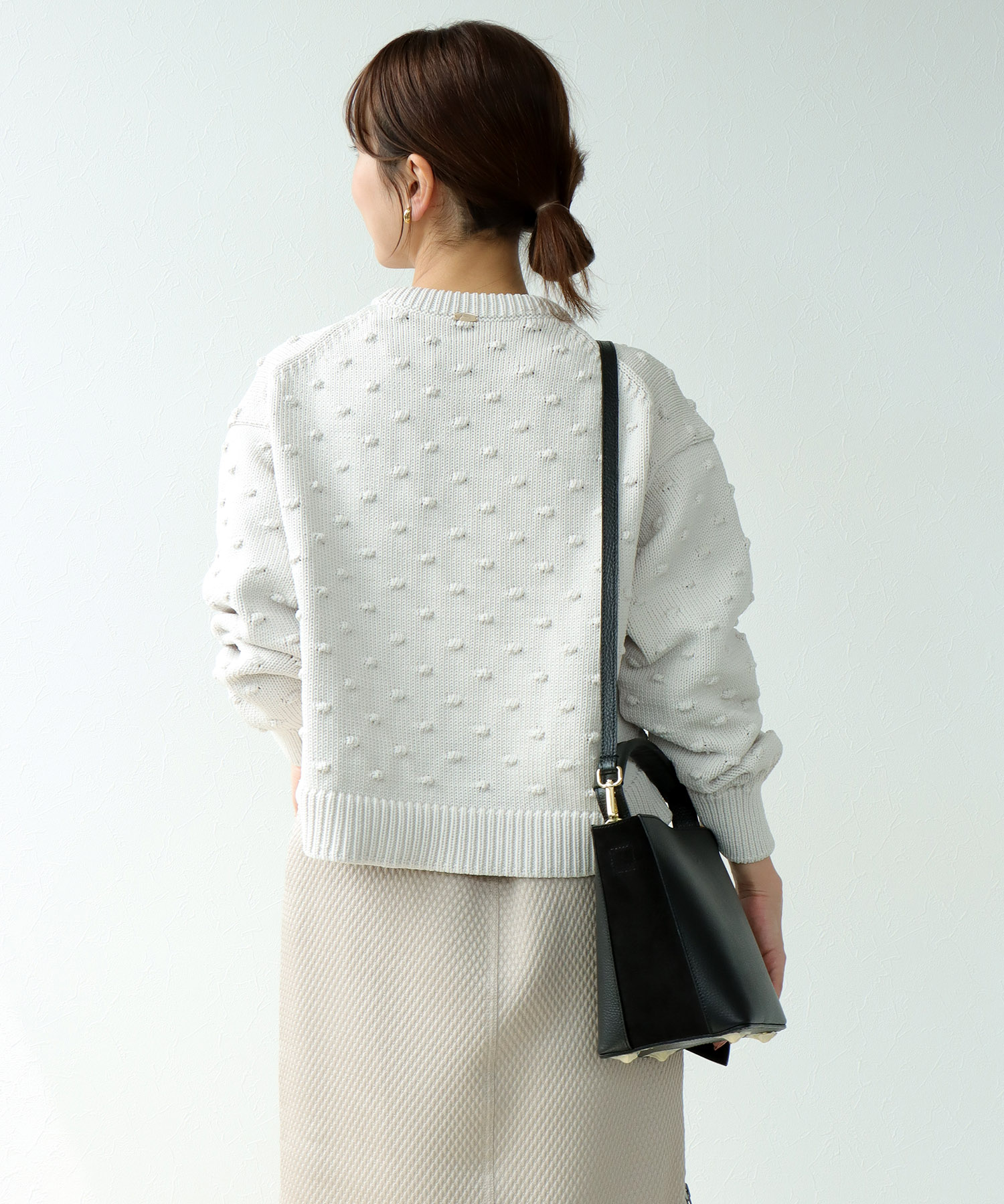 ポンポン編みクルーネックニット