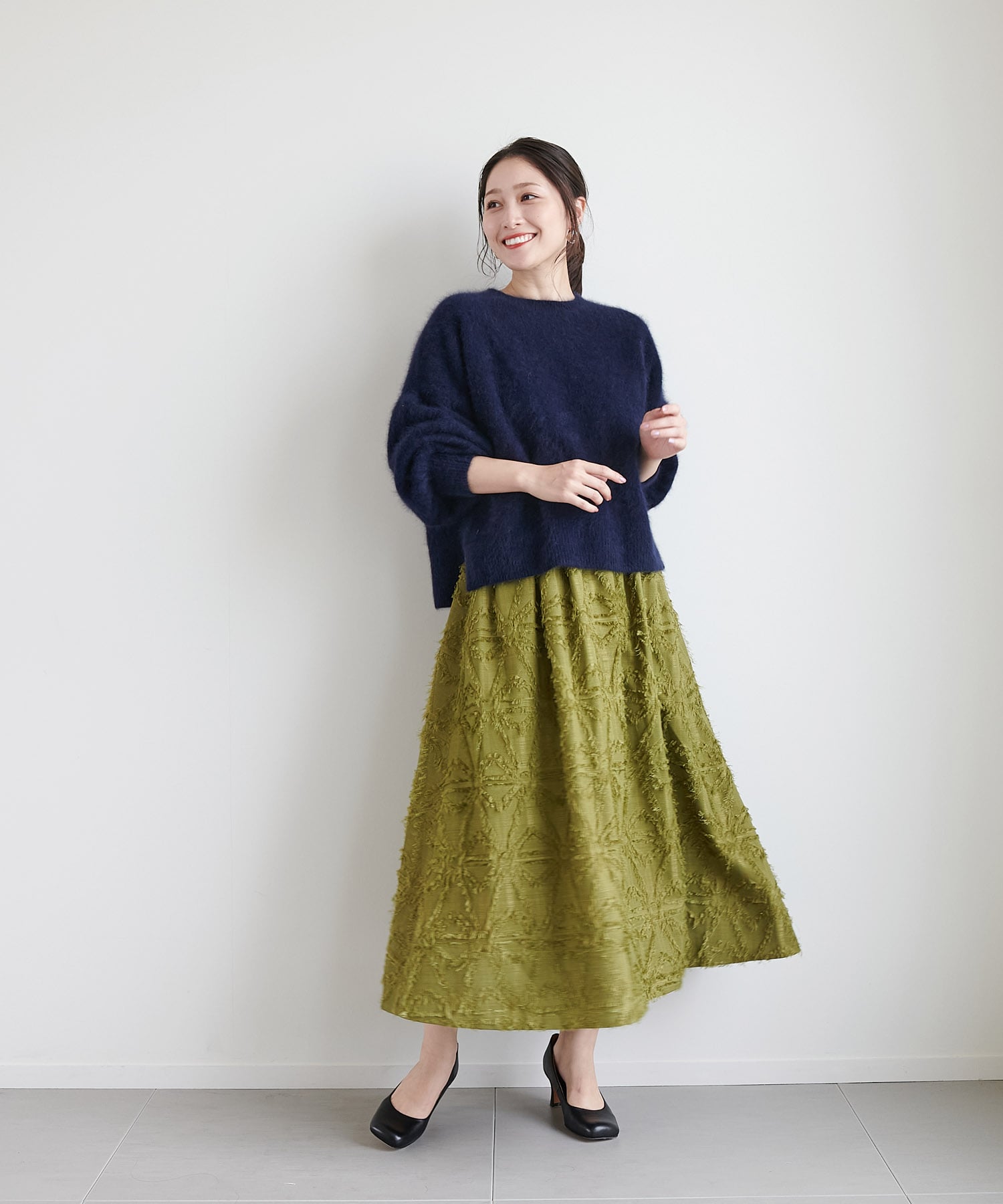 ラクーン ボリュームスリーブクルーネックニット