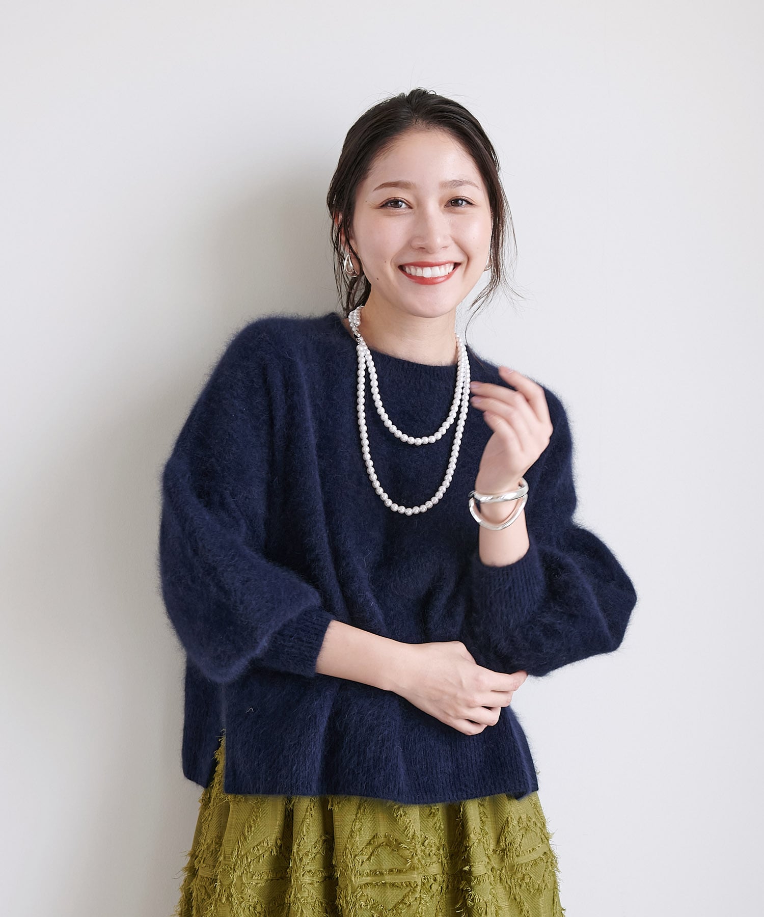 ラクーン ボリュームスリーブクルーネックニット