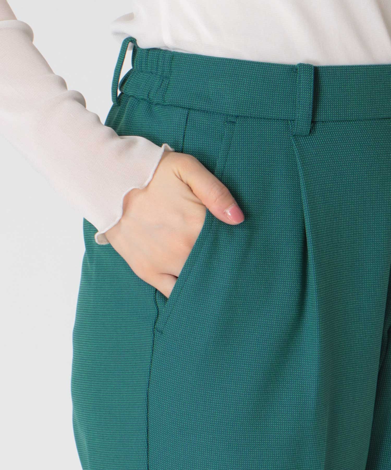 コスミカルウォーム テーパードパンツ