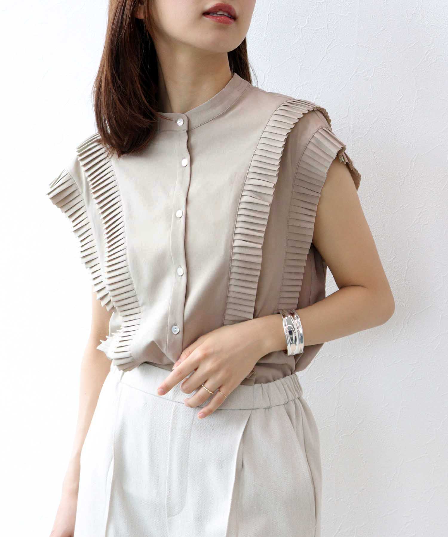 プリーツディティールバンドカラーブラウス