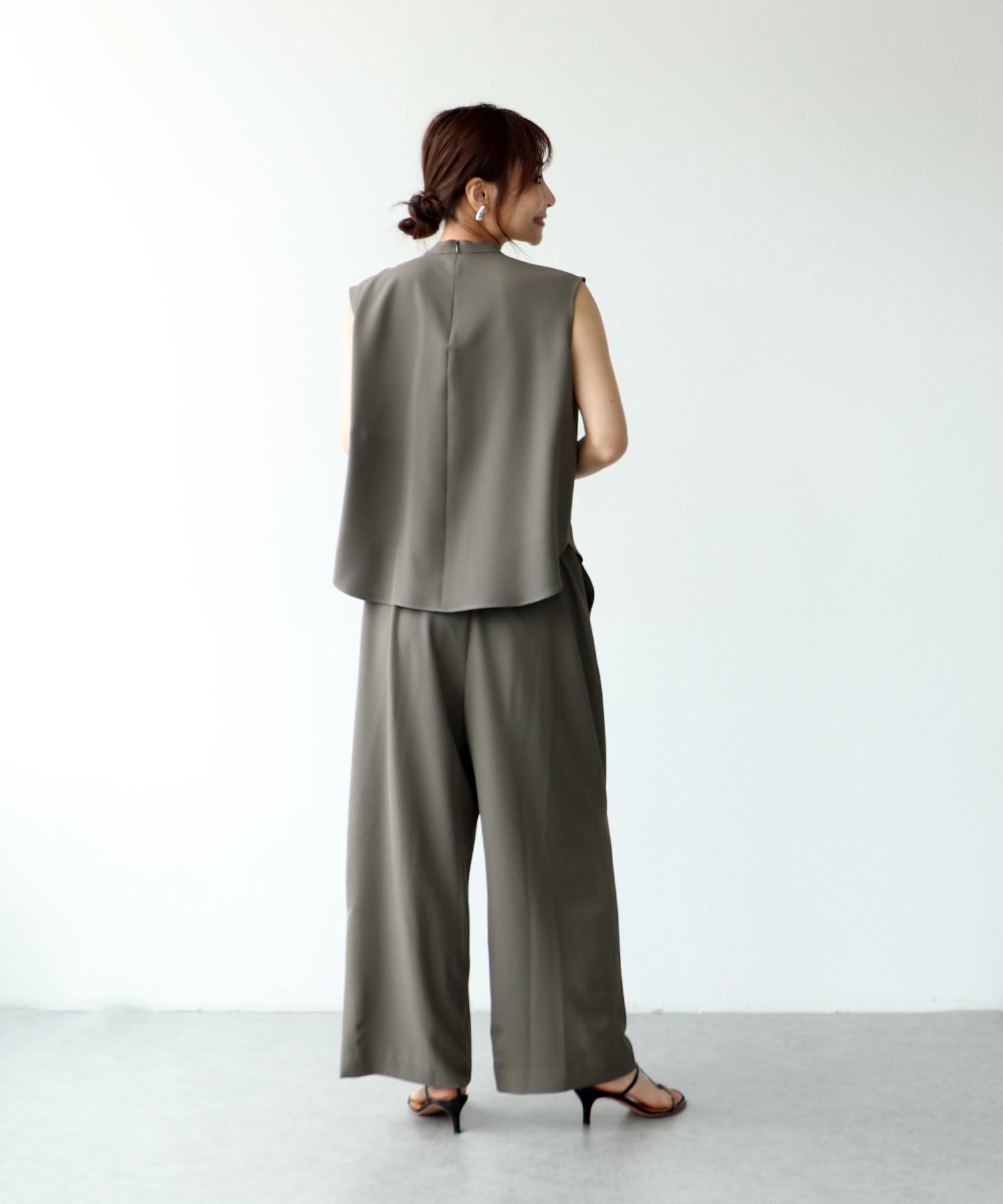プルプルツイルイージーワイトパンツ