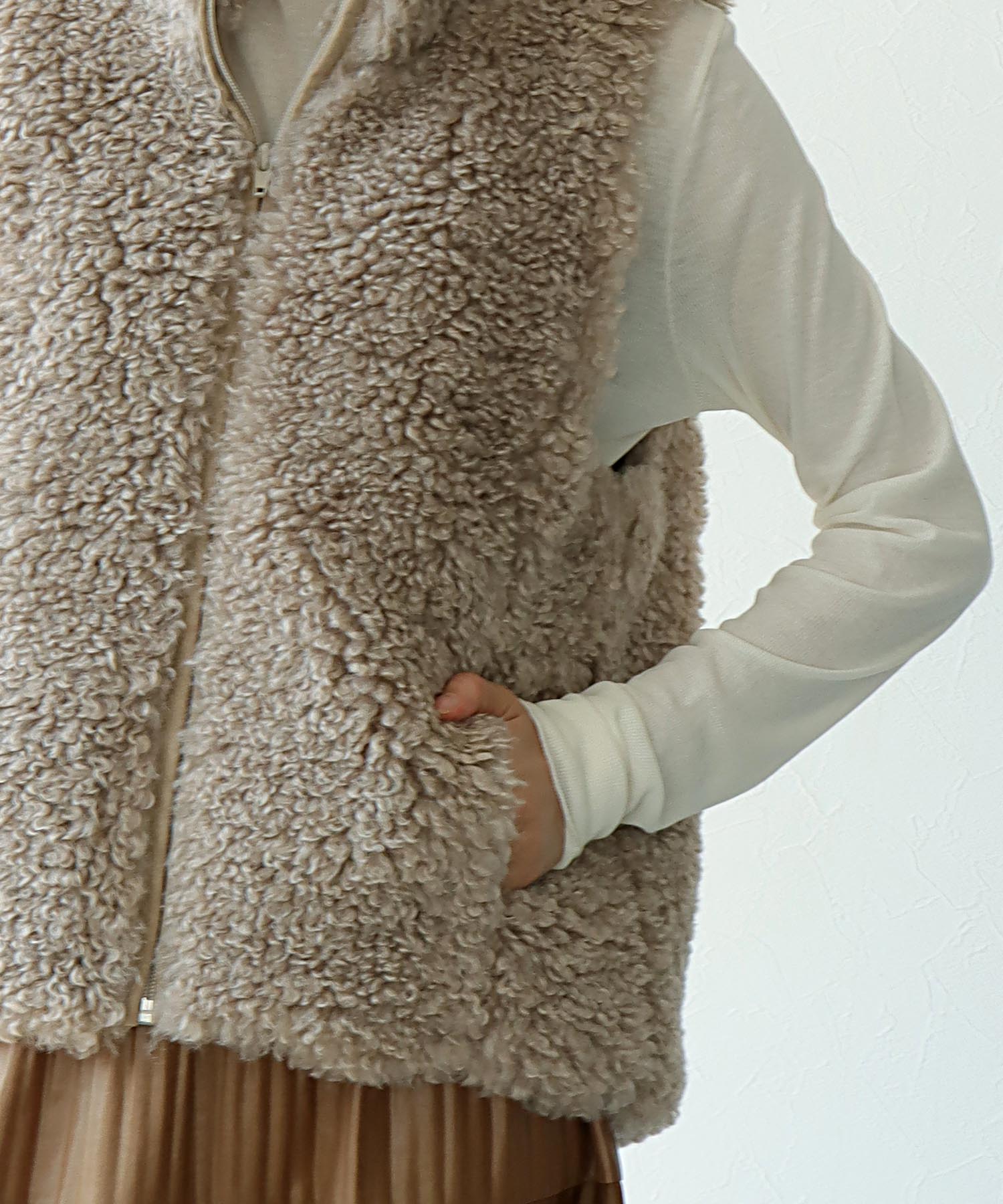 ミミクリーシープ ファー ハイネックベスト