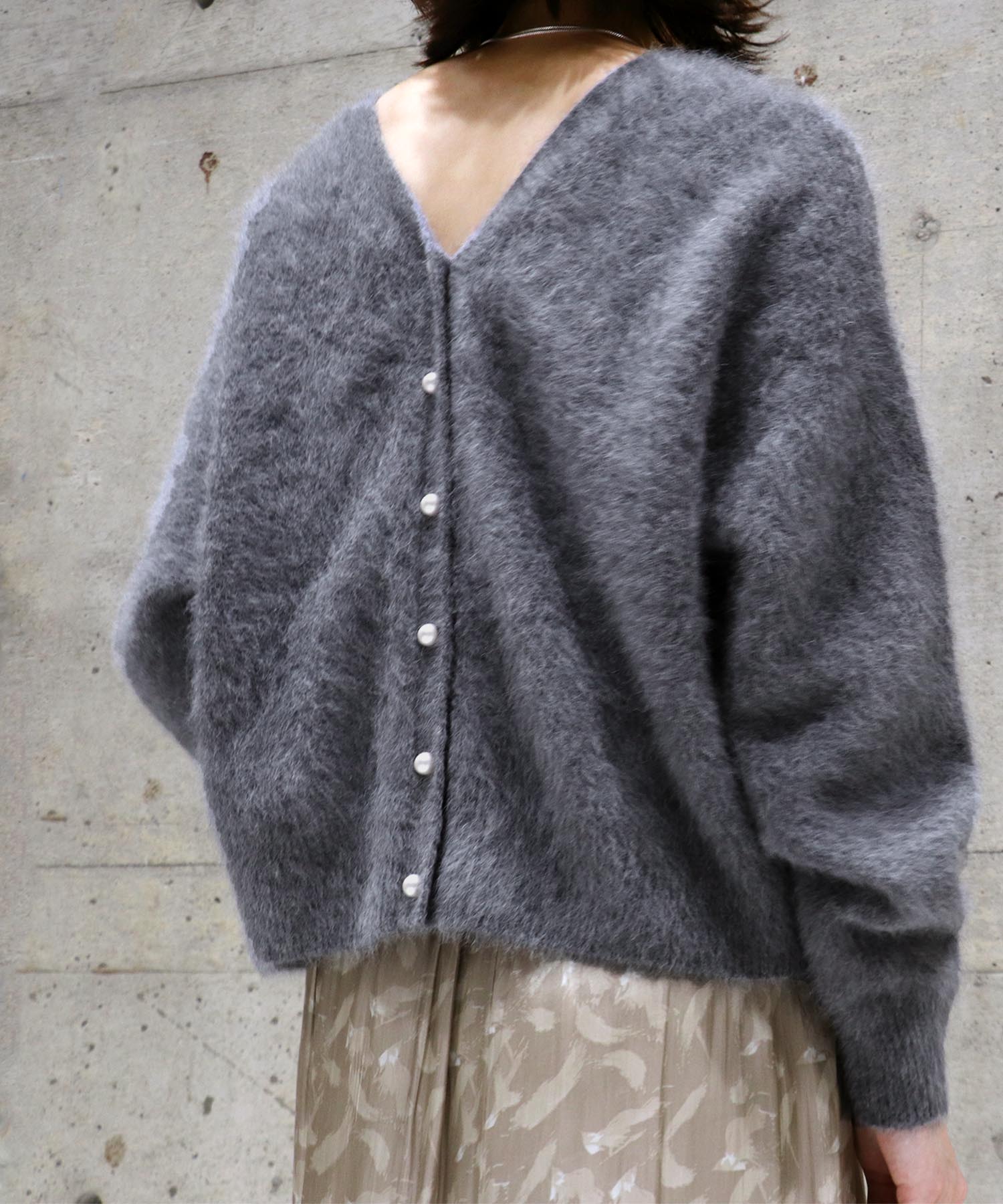 【8月28日予約販売】フォックスカシミヤ前後前後2wayパール釦カーディガン