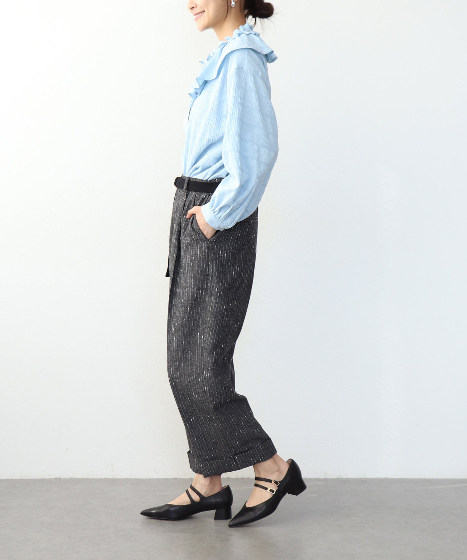 フリル衿付きシャツブラウス