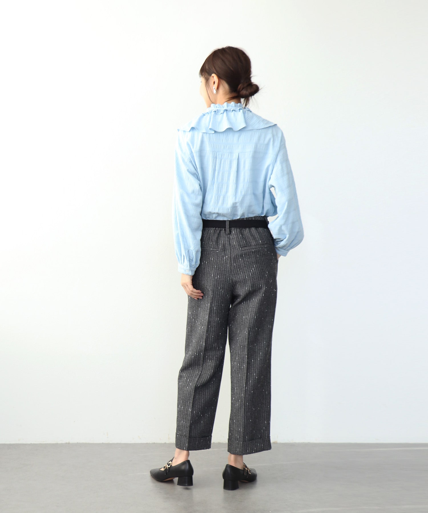 フリル衿付きシャツブラウス