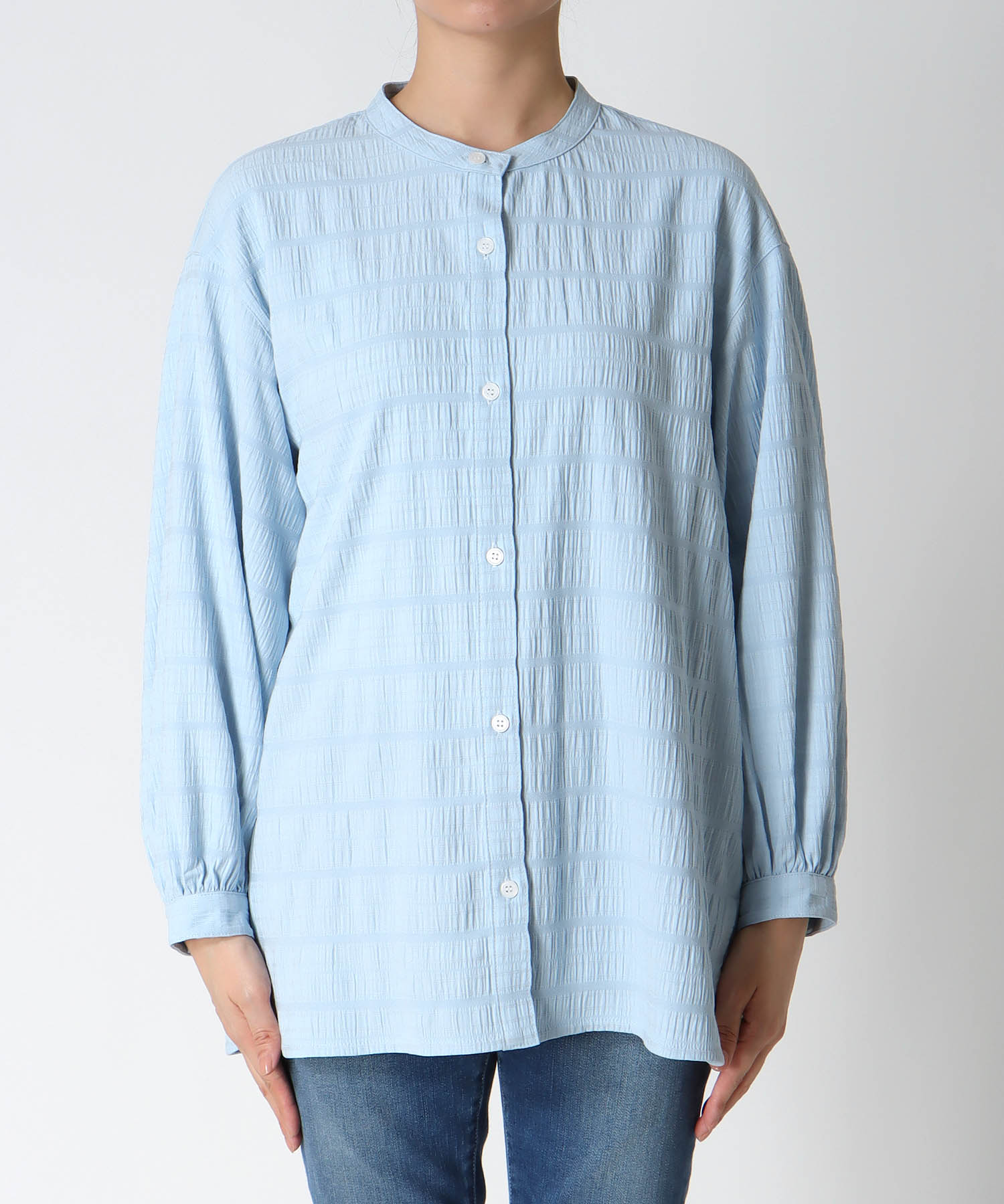 フリル衿付きシャツブラウス