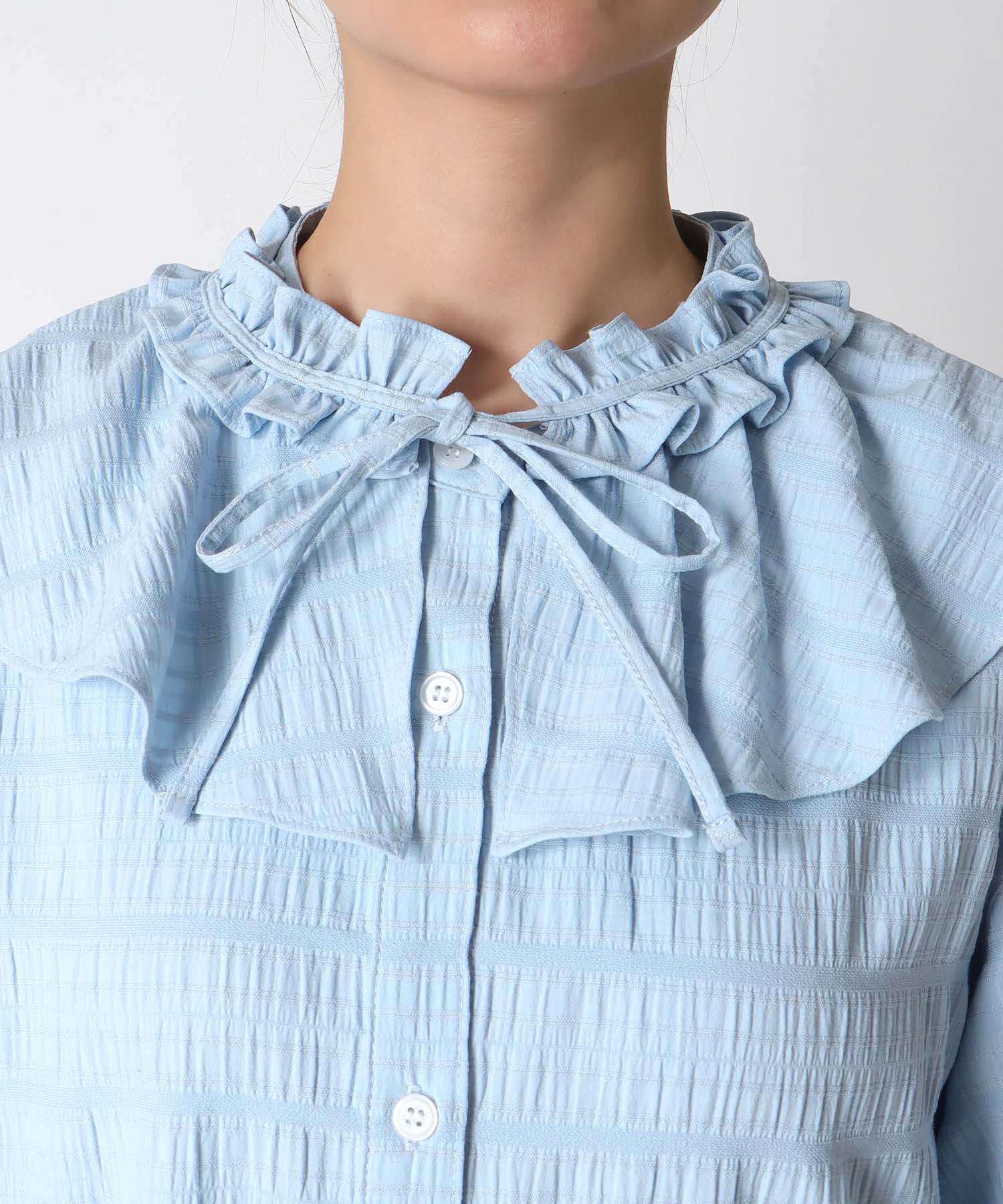 フリル衿付きシャツブラウス