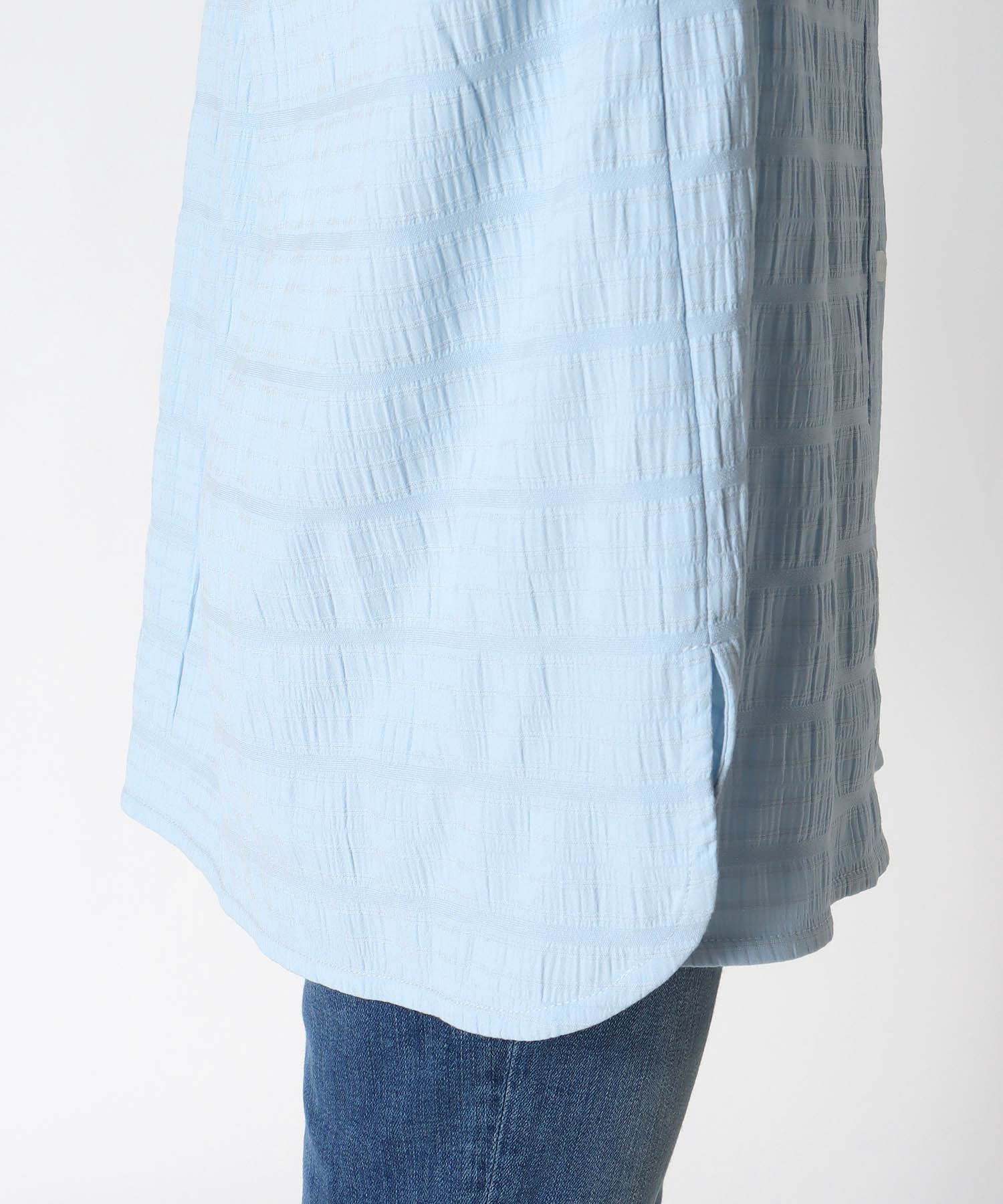 フリル衿付きシャツブラウス