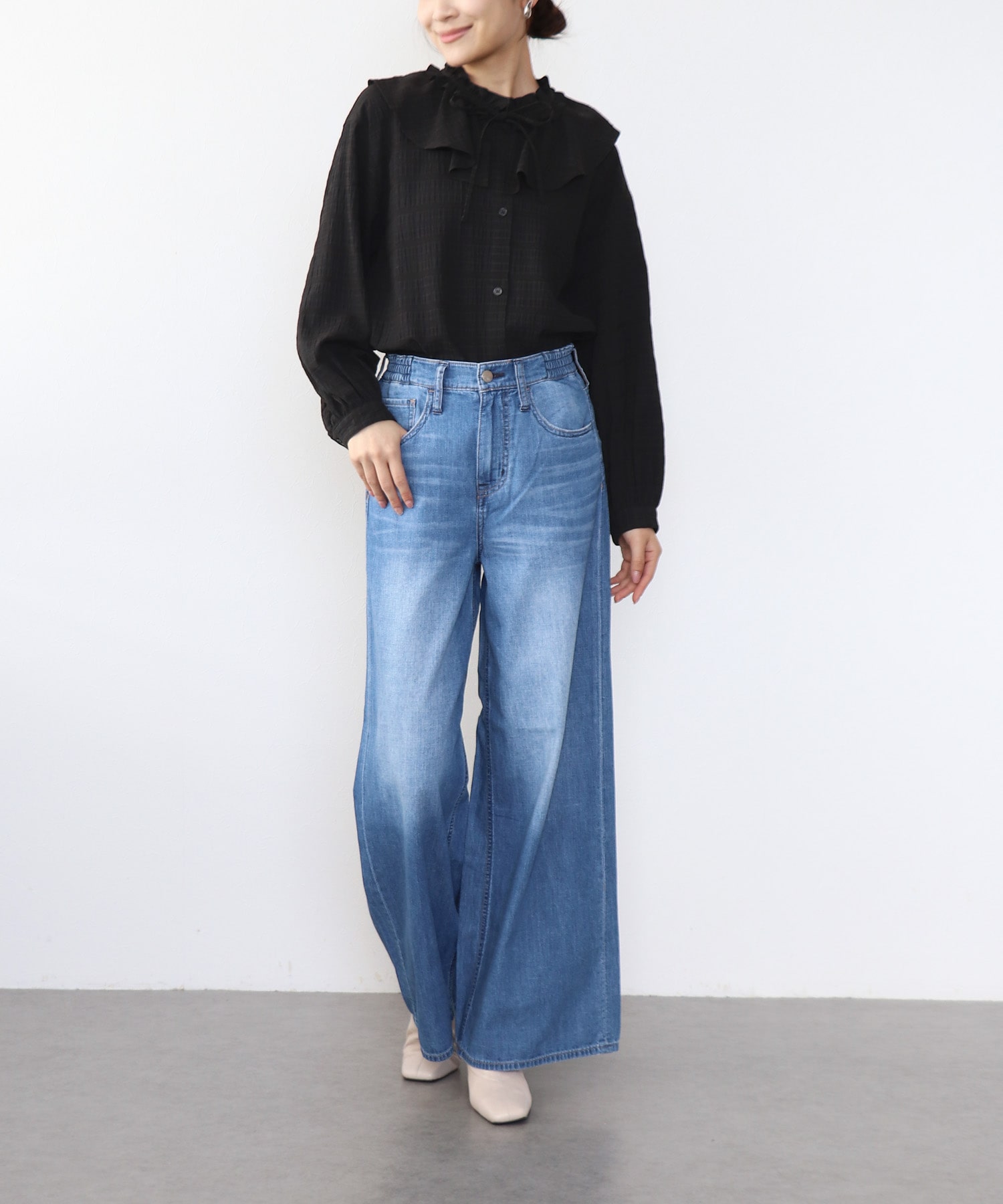 フリル衿付きシャツブラウス