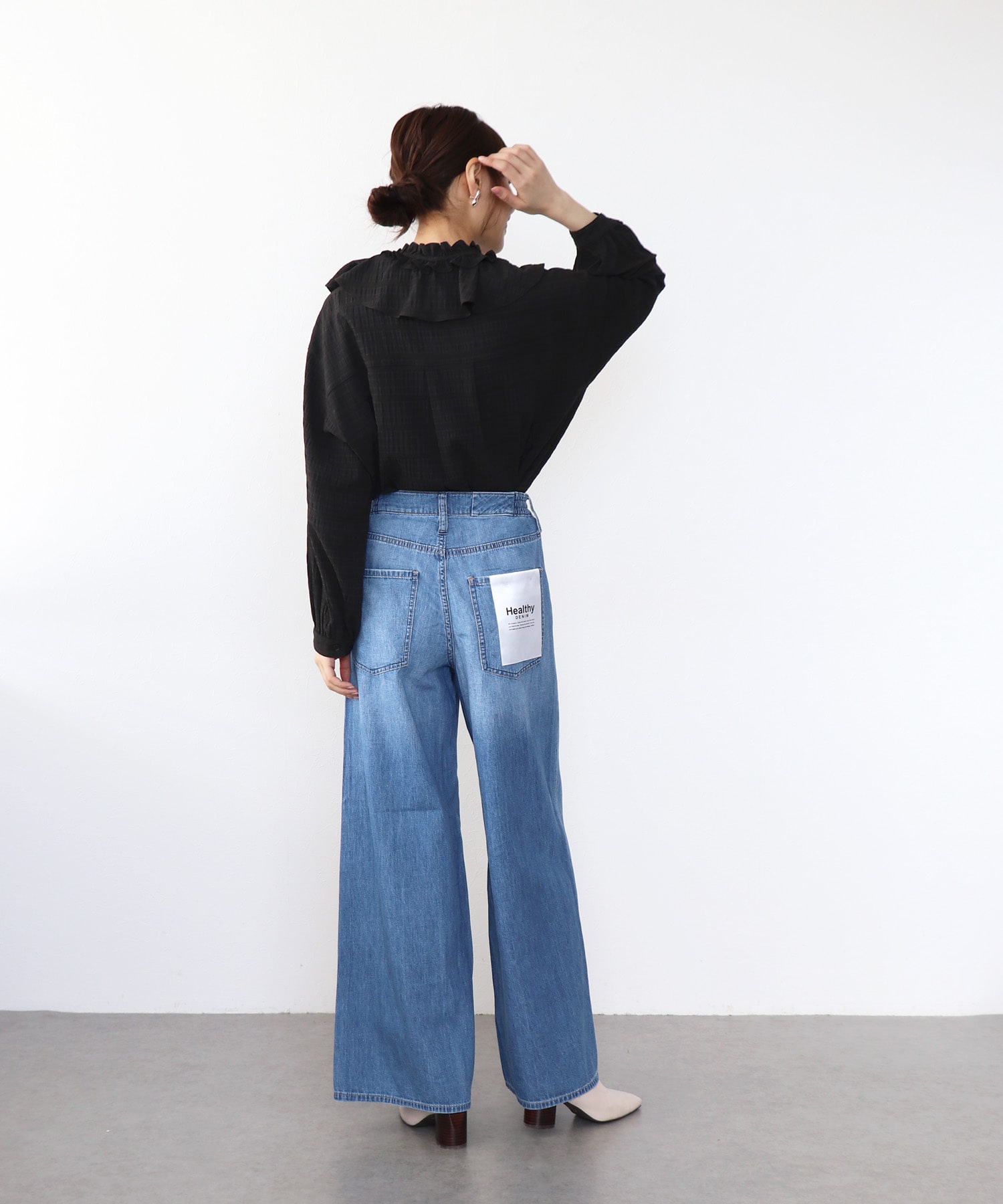 フリル衿付きシャツブラウス