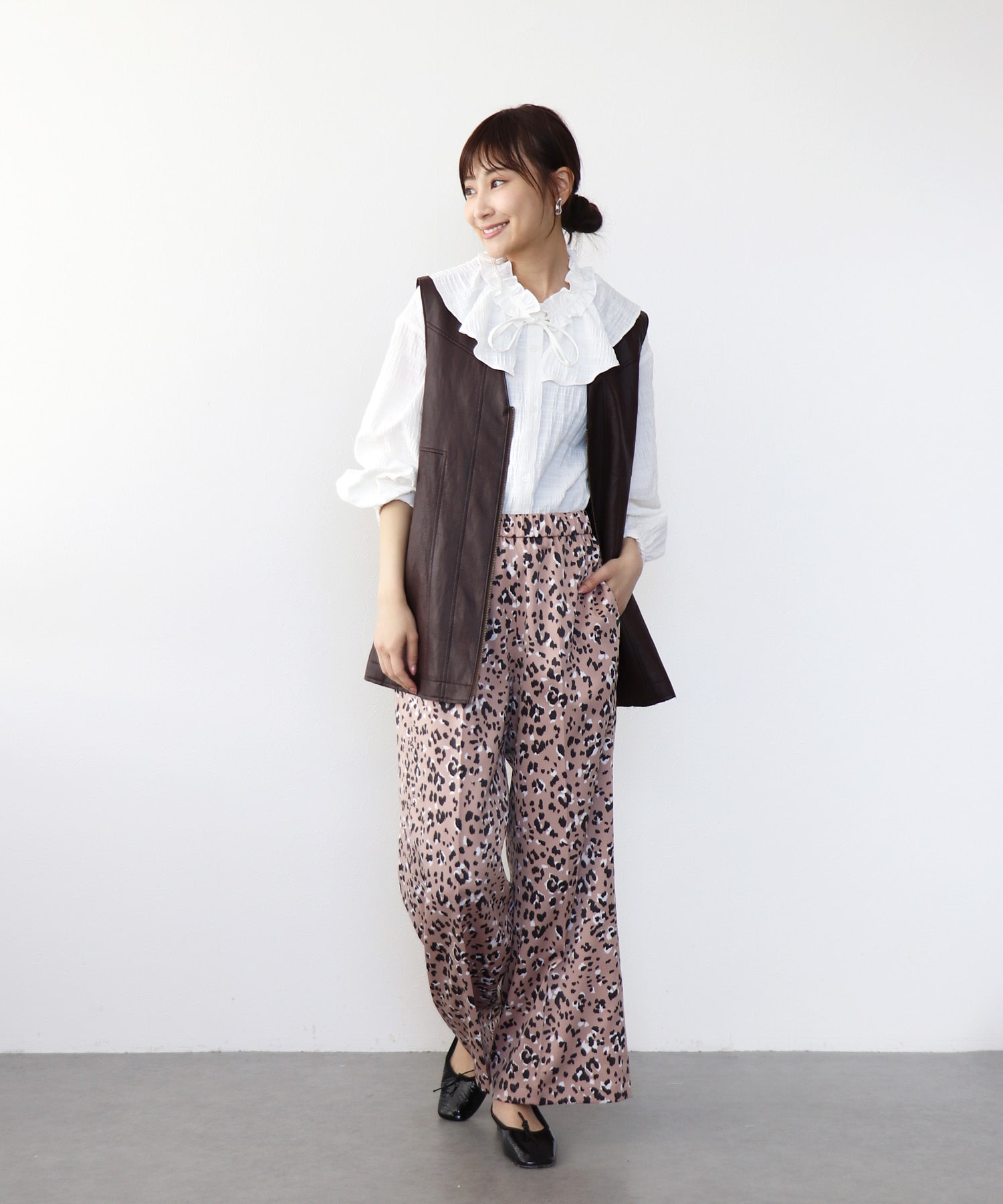 フェイクレザー切替ベスト