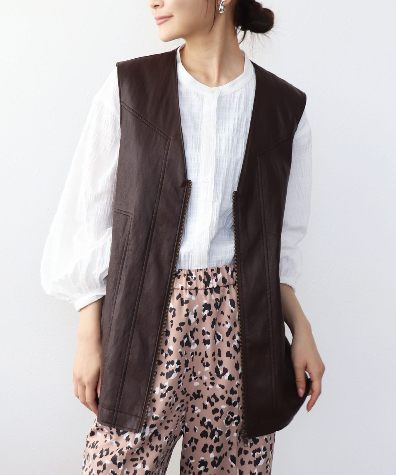 フェイクレザー切替ベスト