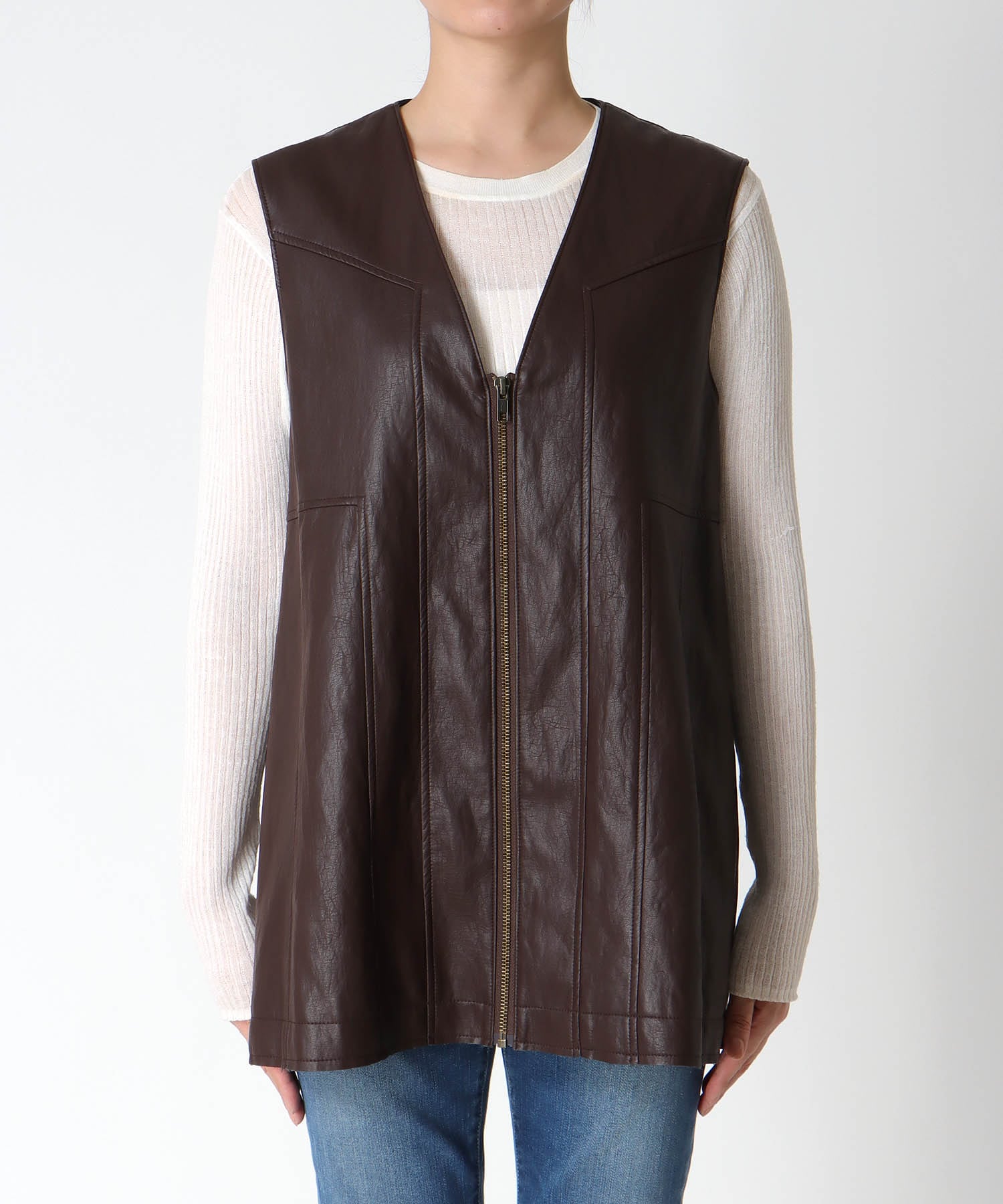 フェイクレザー切替ベスト