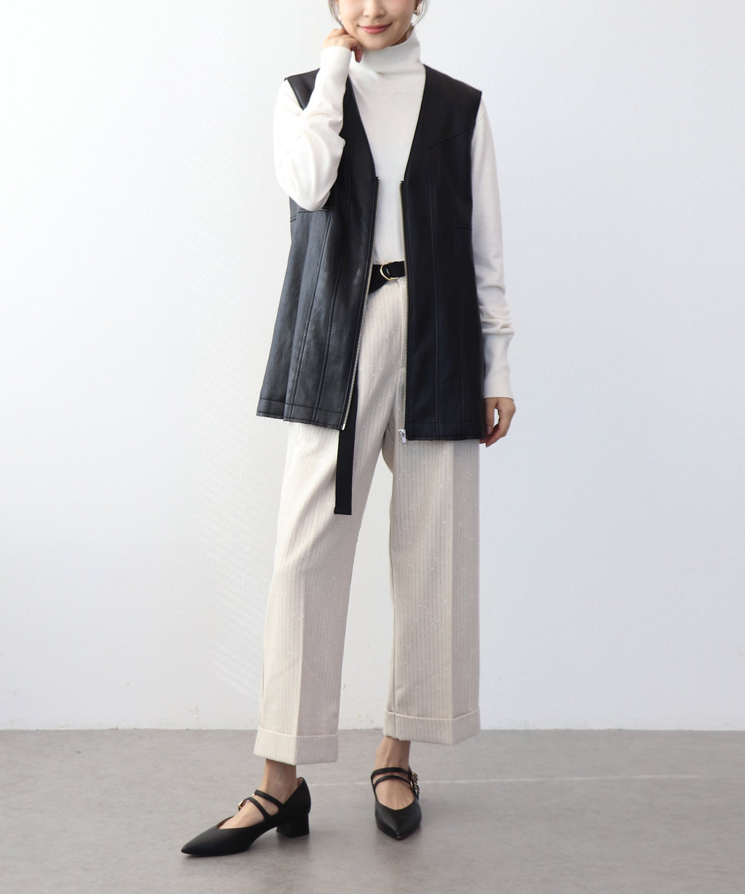 フェイクレザー切替ベスト