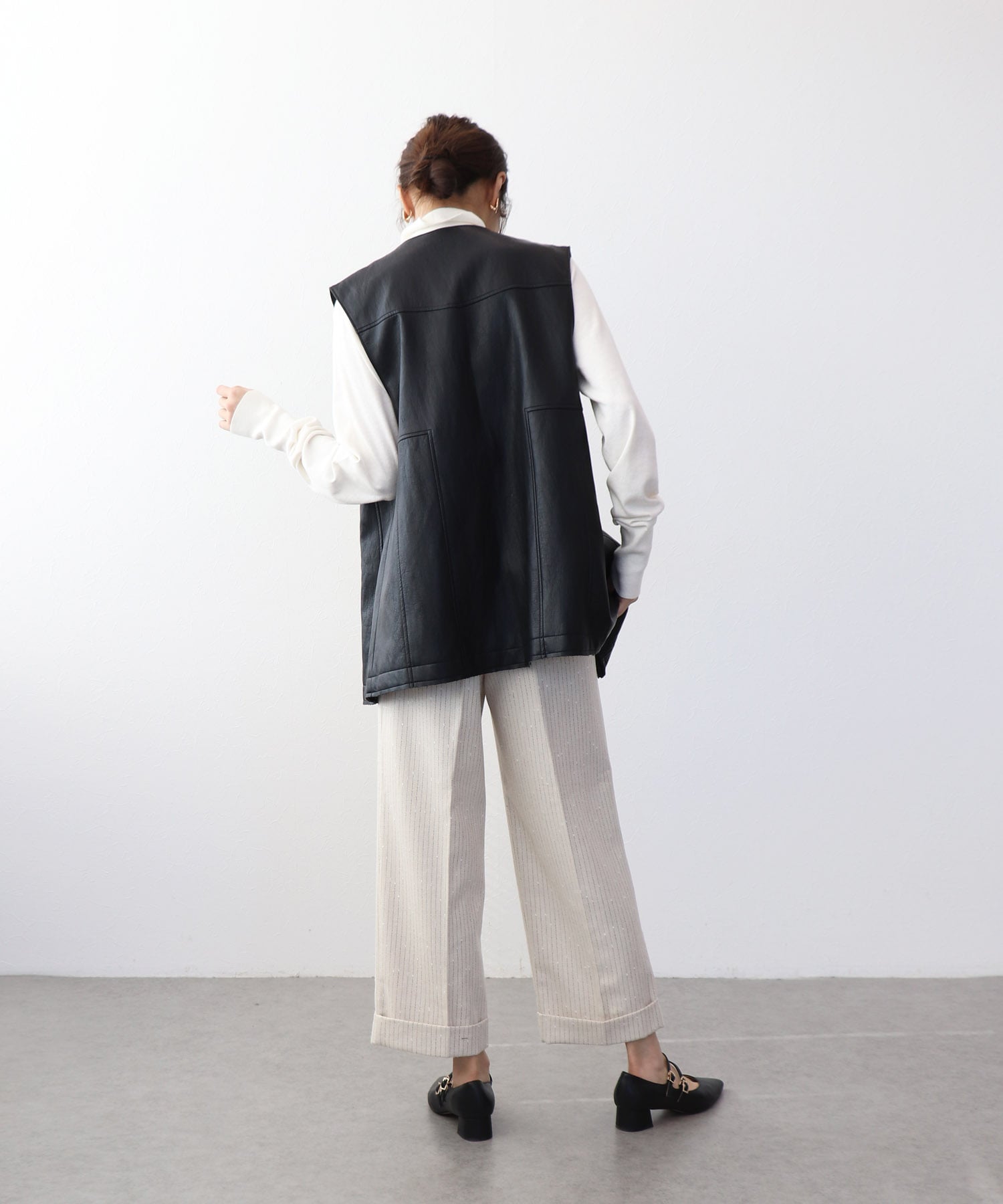 フェイクレザー切替ベスト