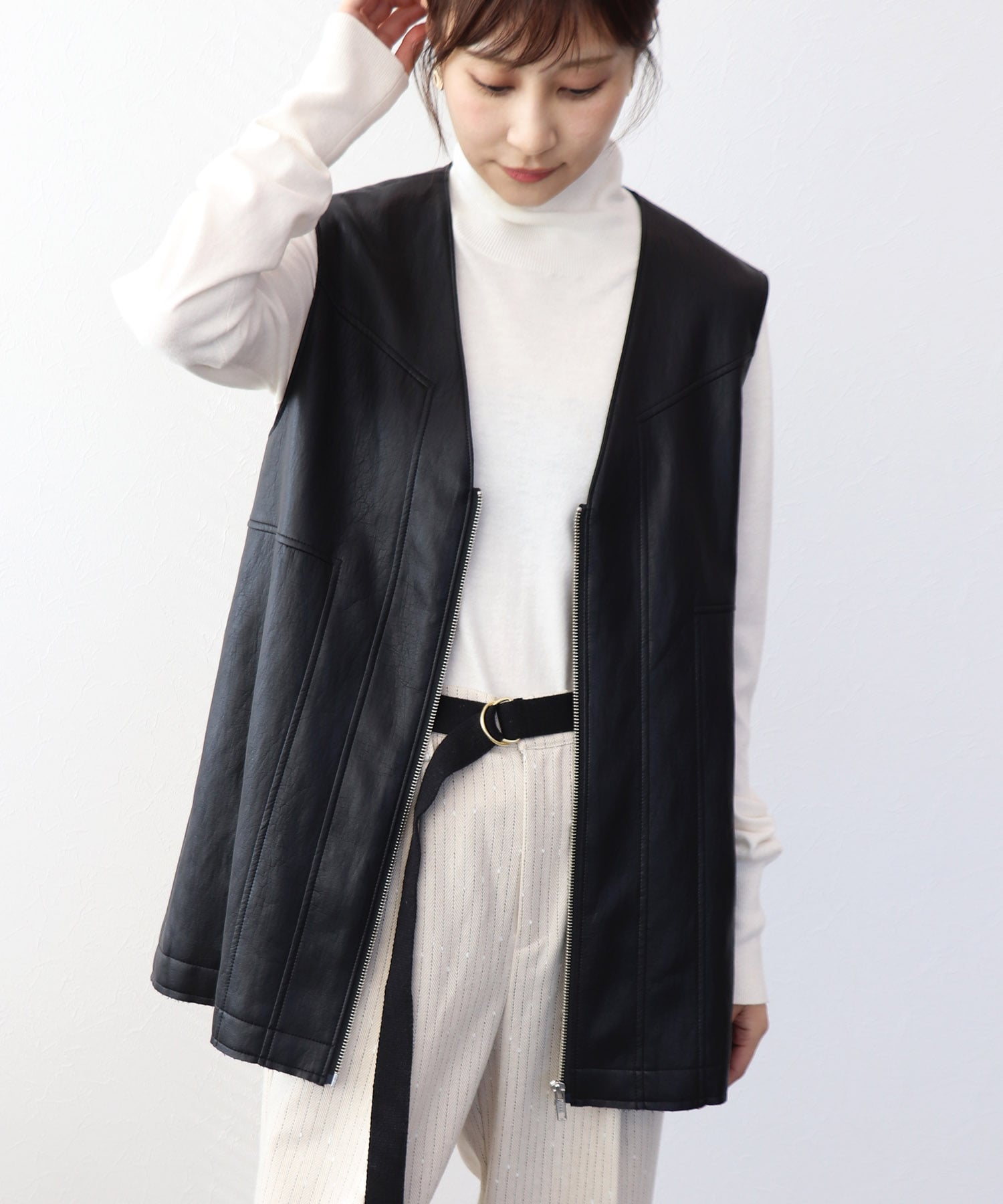 フェイクレザー切替ベスト