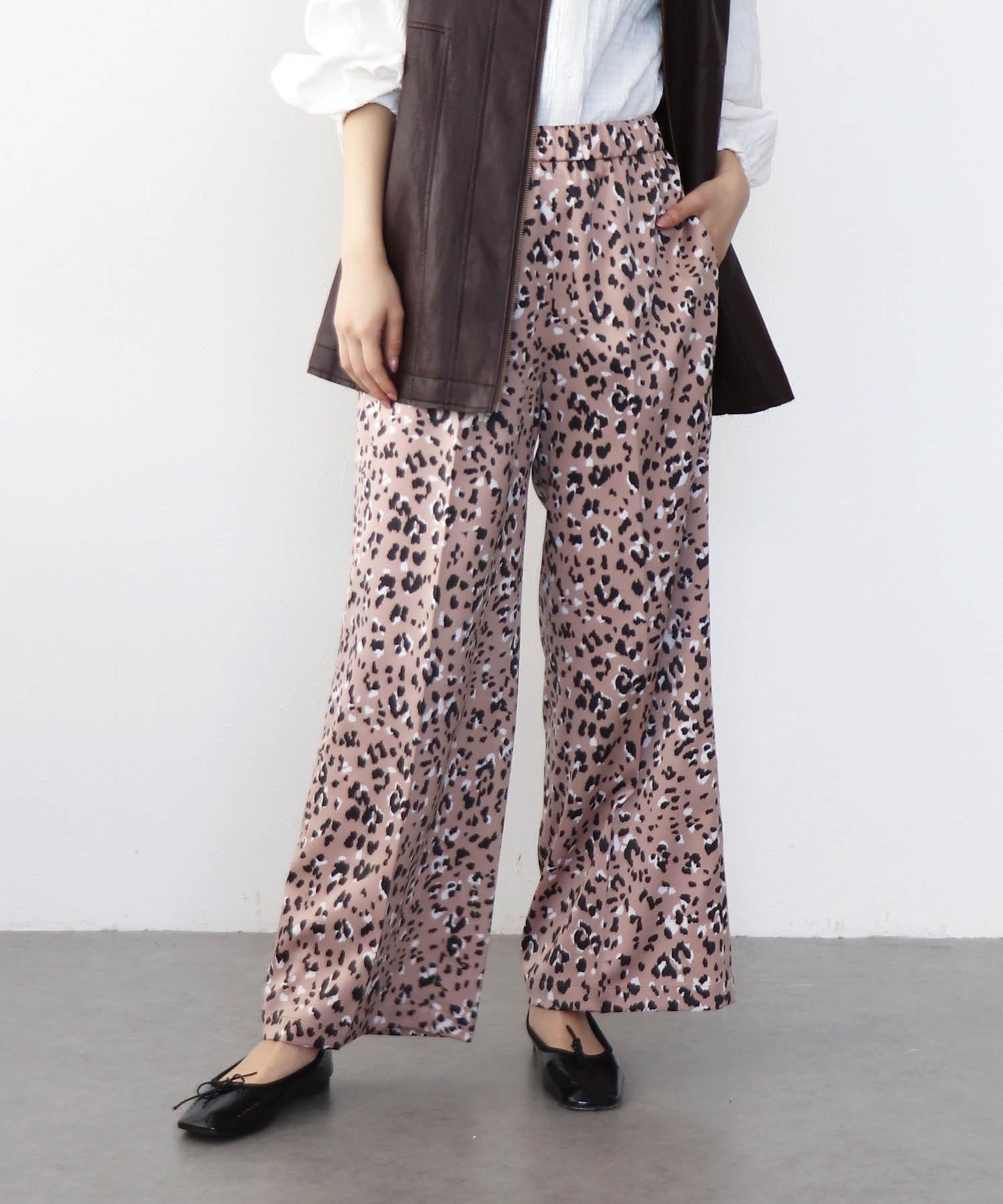 レオパード柄ストレッチサテンストレートパンツ