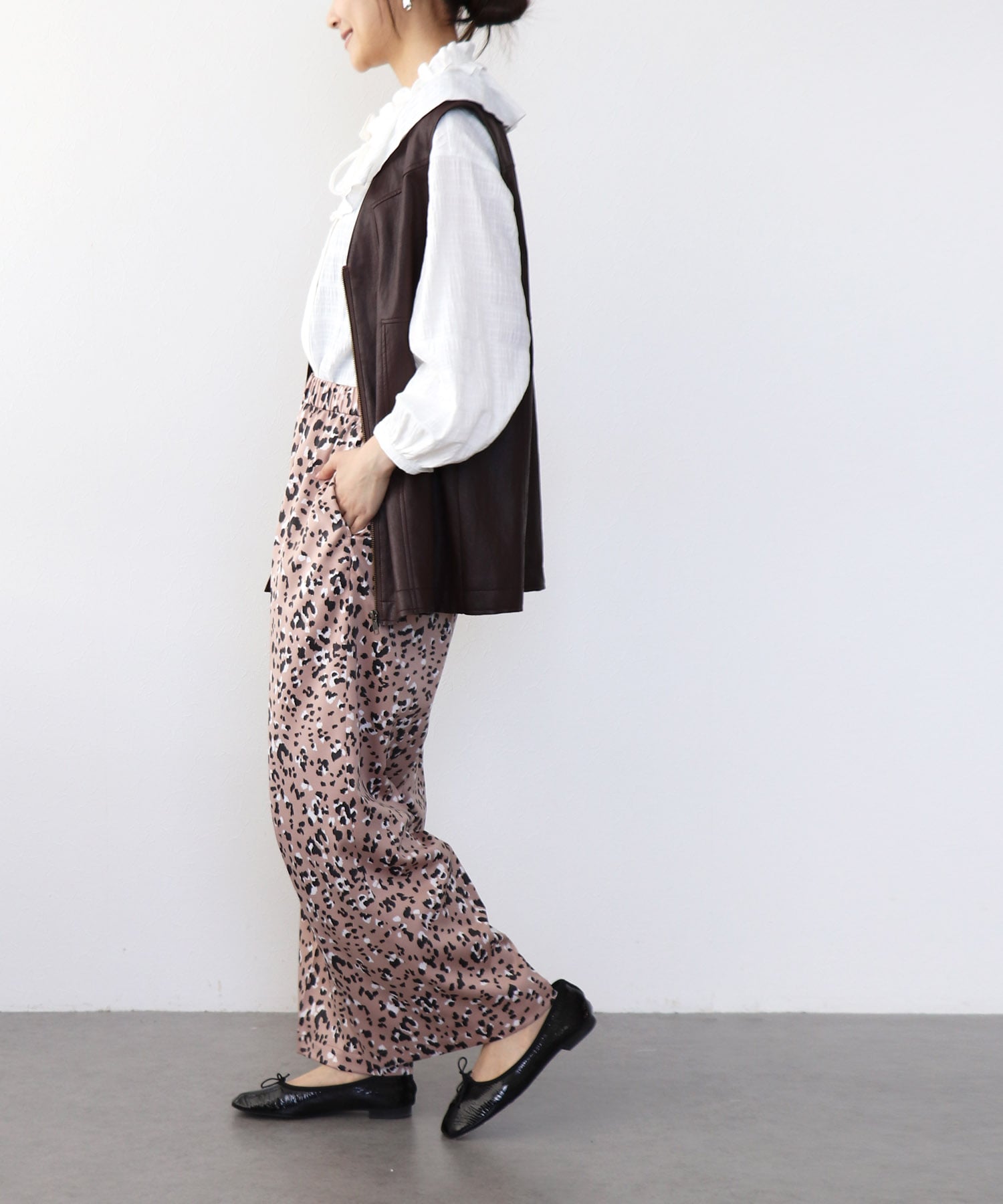 レオパード柄ストレッチサテンストレートパンツ