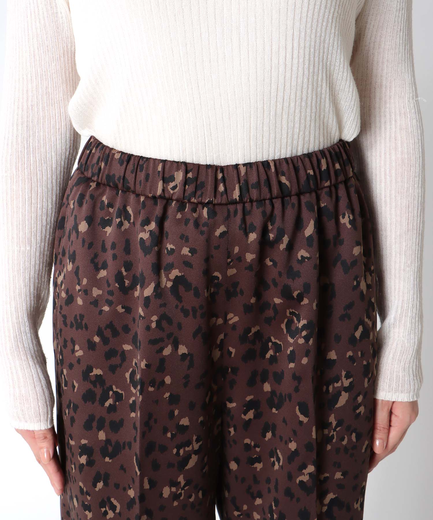 レオパード柄ストレッチサテンストレートパンツ