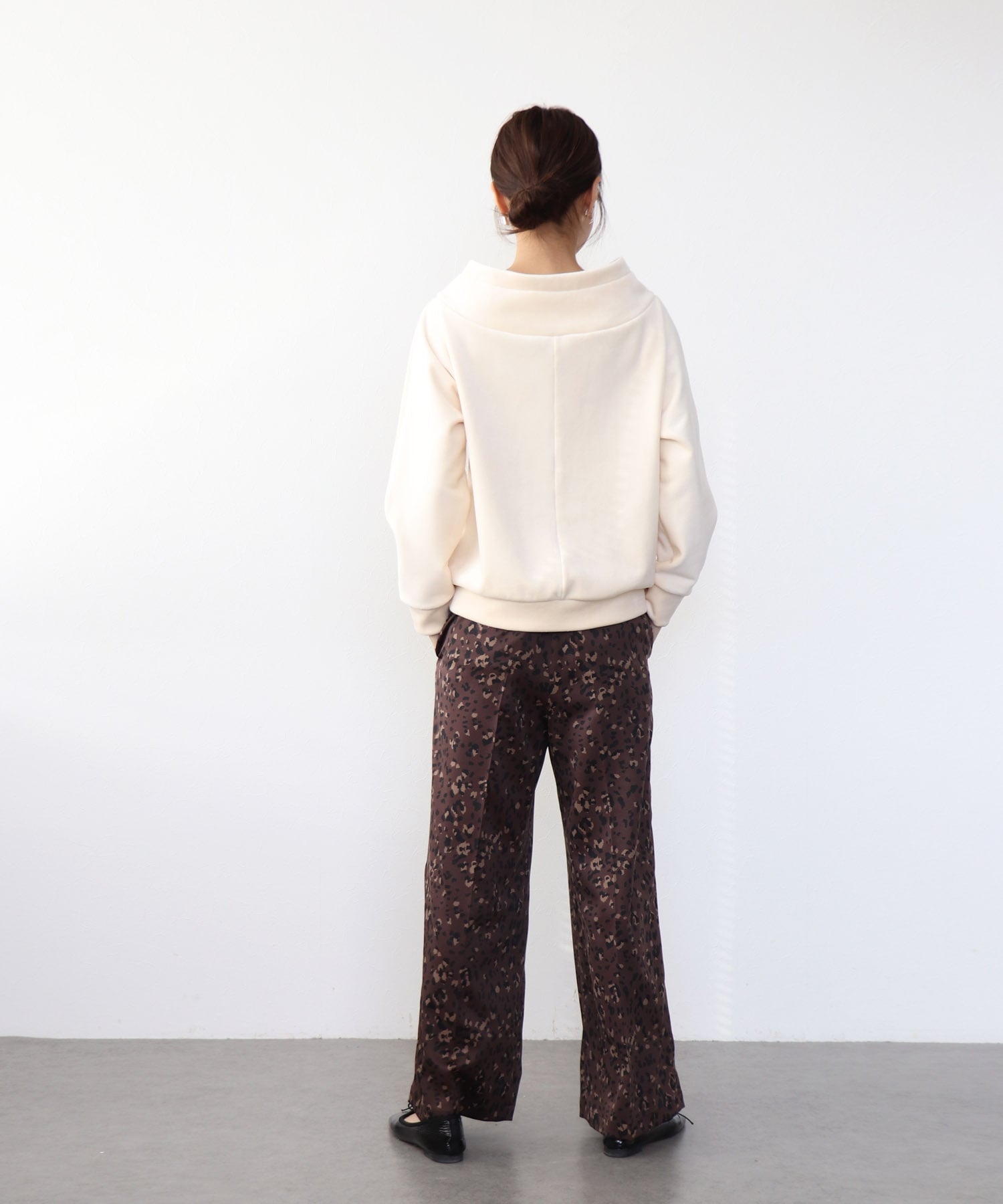 レオパード柄ストレッチサテンストレートパンツ