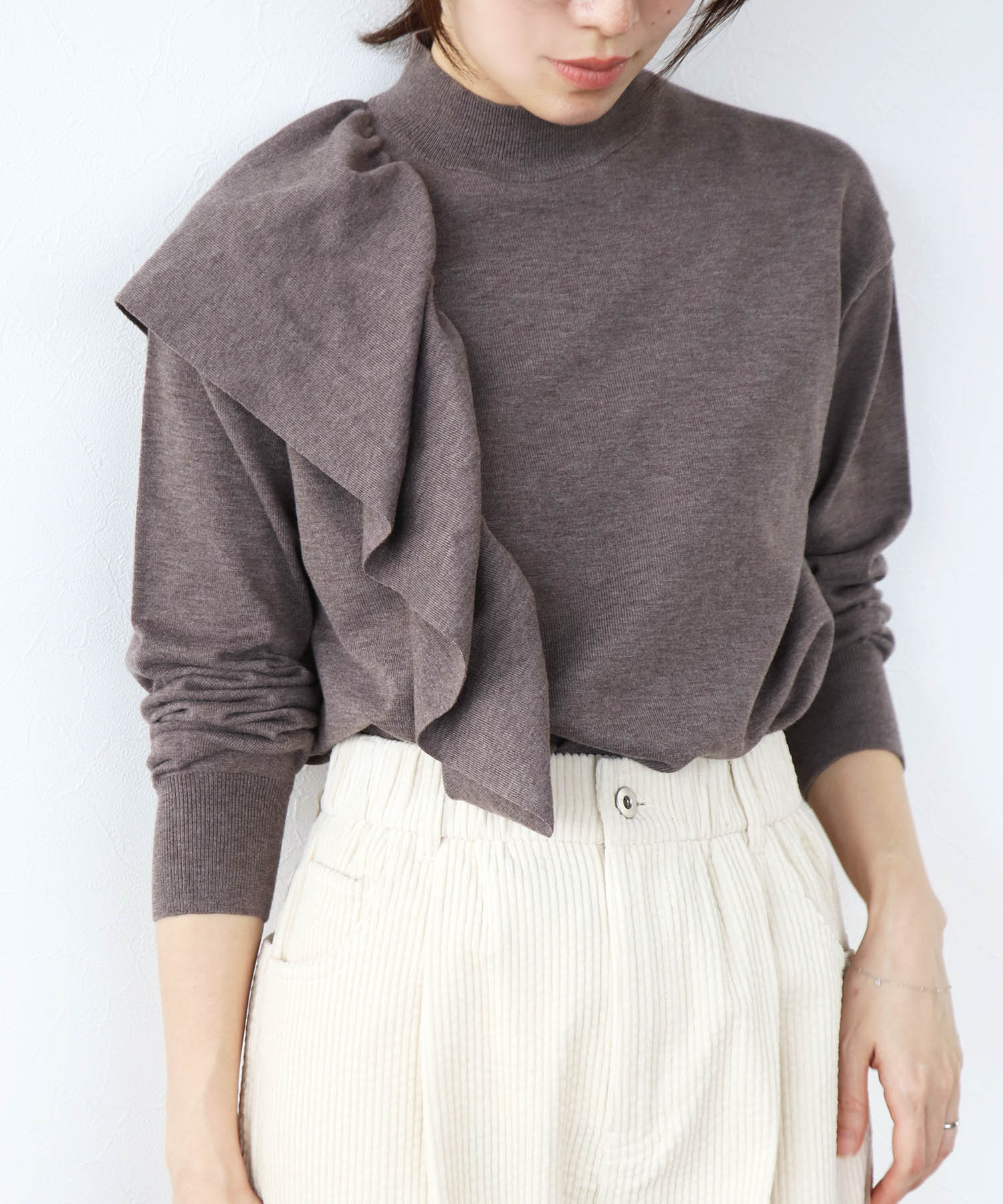 ショルダーラッフルプルオーバー