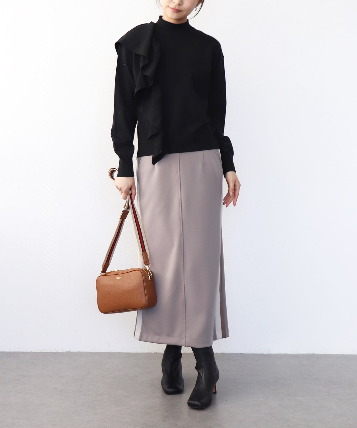 ショルダーラッフルプルオーバー