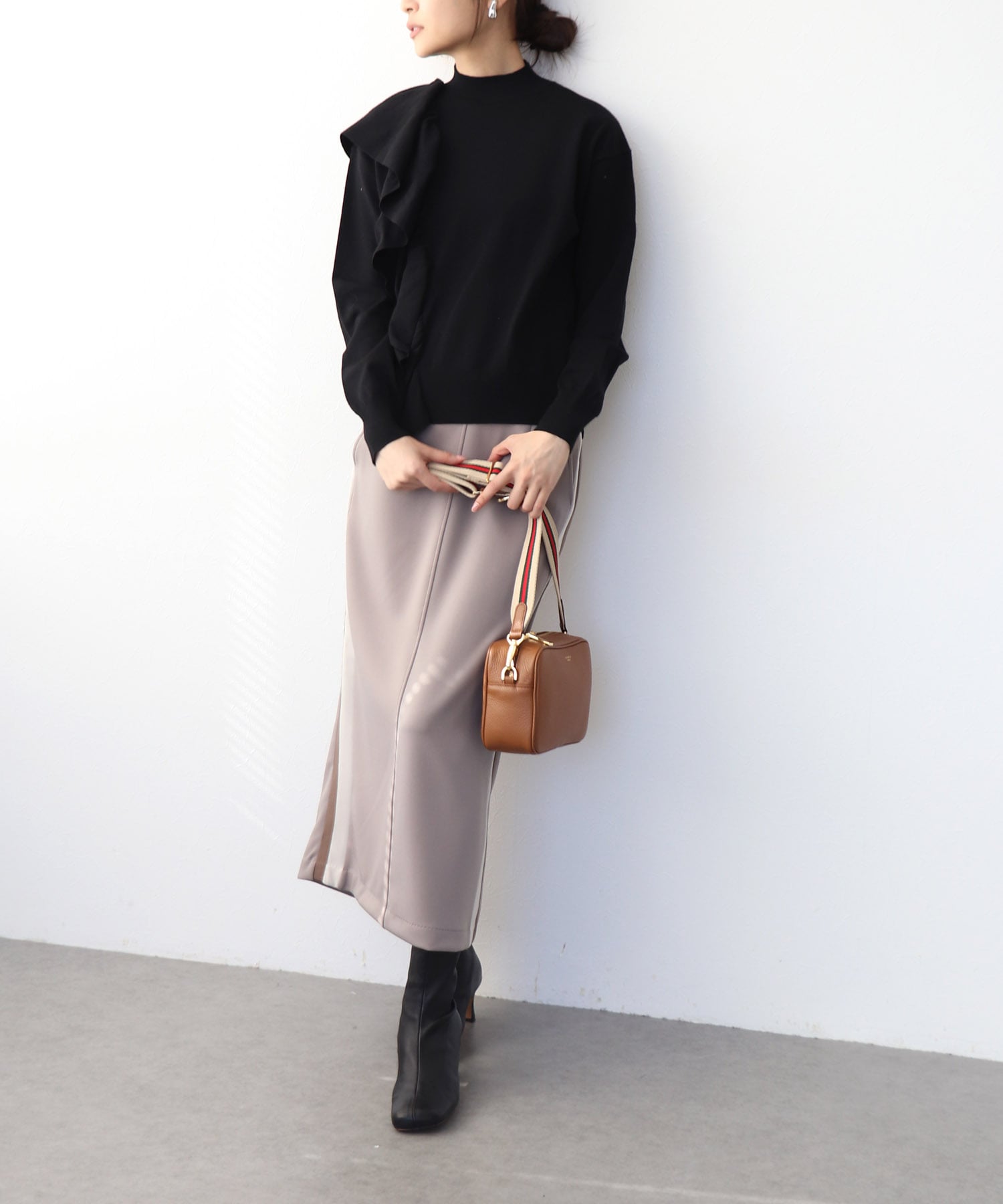 ショルダーラッフルプルオーバー