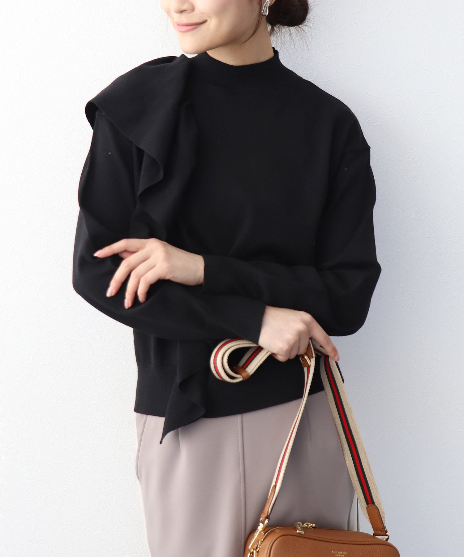 ショルダーラッフルプルオーバー