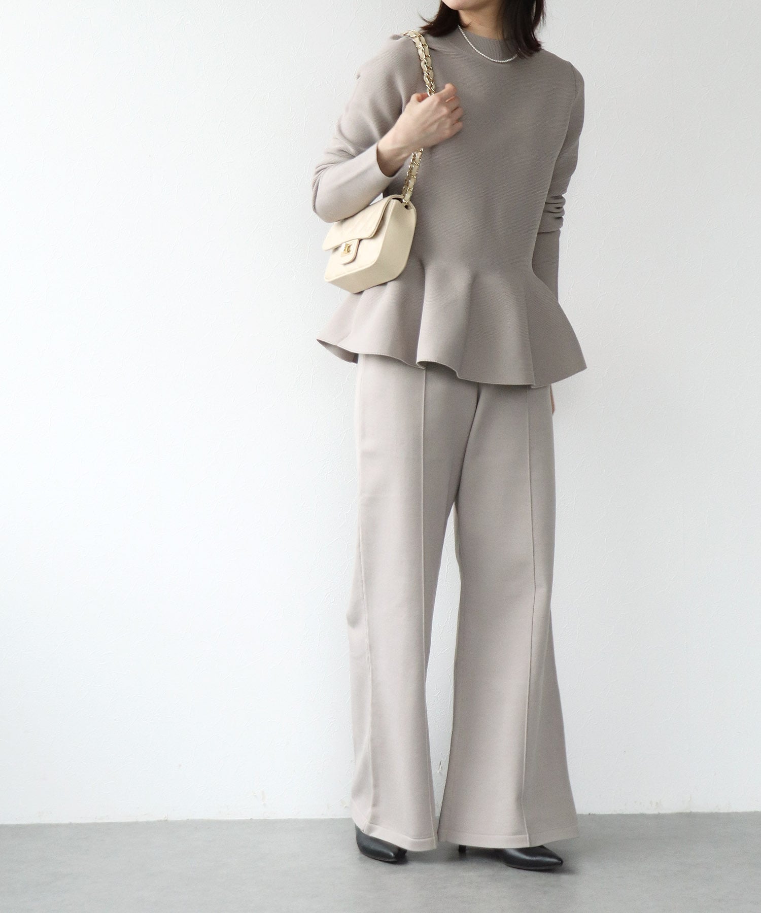 ヘムフレアーハイネックニット