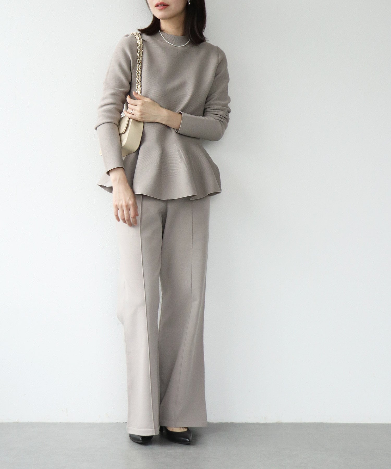 ヘムフレアーハイネックニット