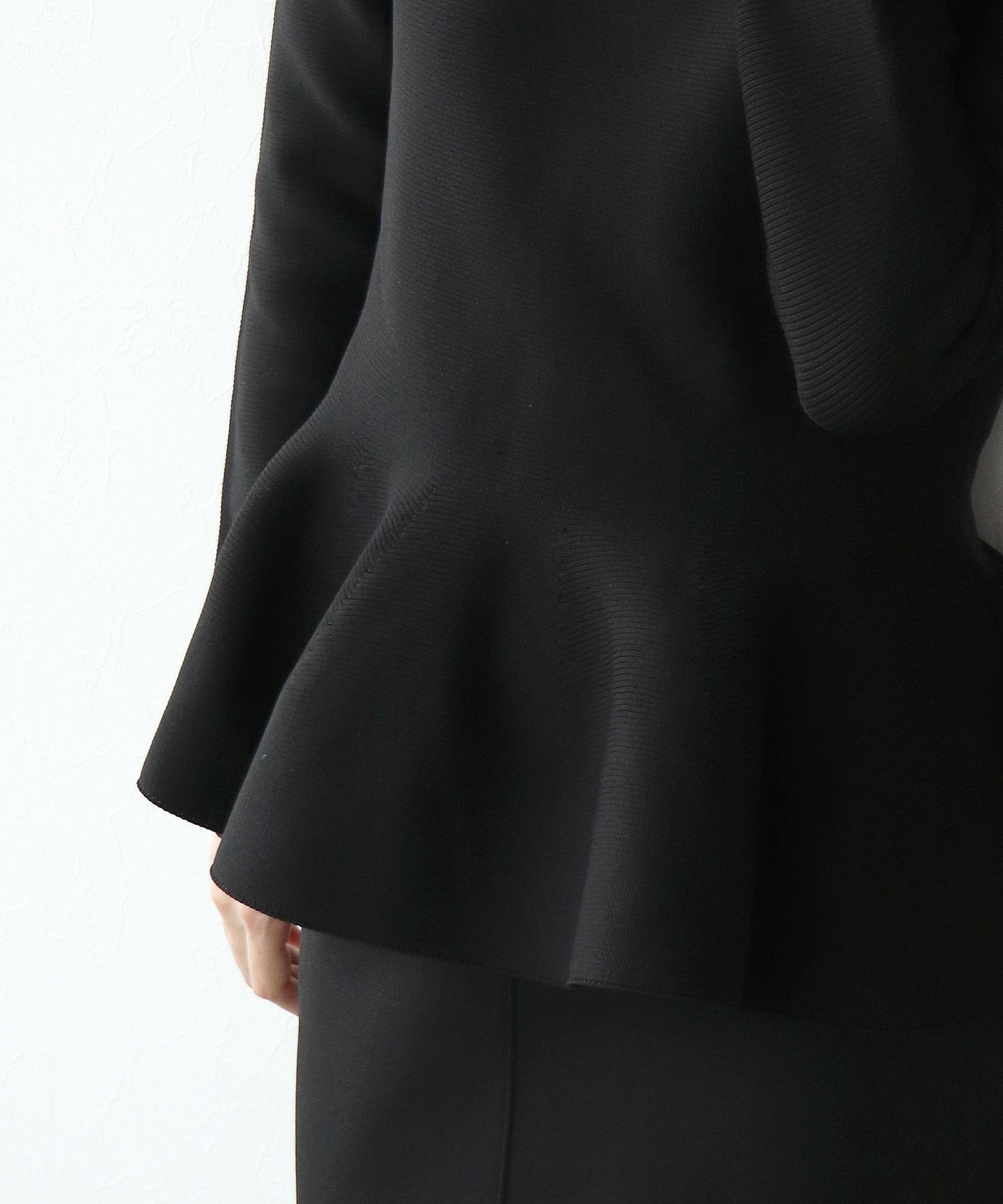 ヘムフレアーハイネックニット