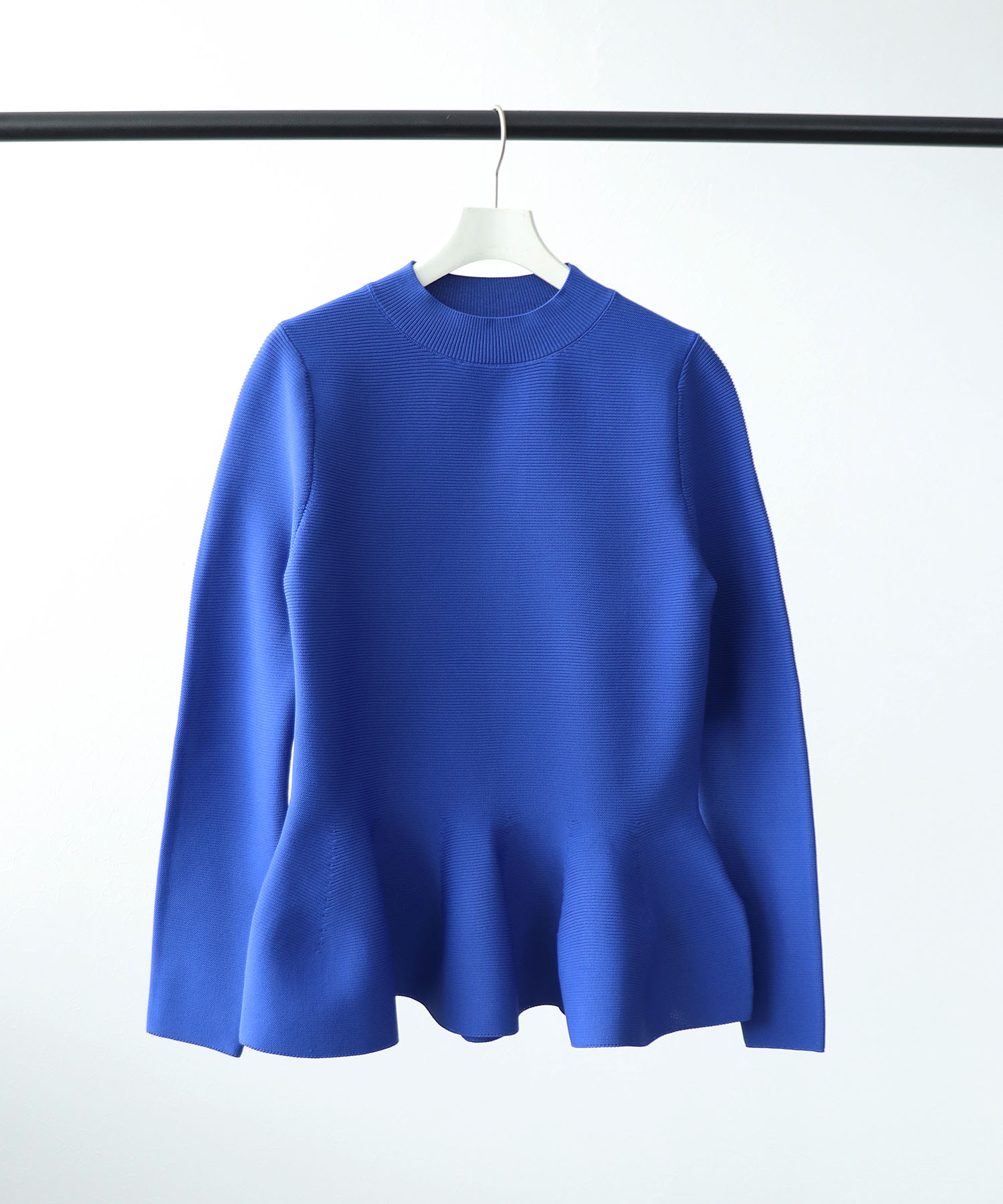 ヘムフレアーハイネックニット | AND ON JIONE STORE（アンドオン