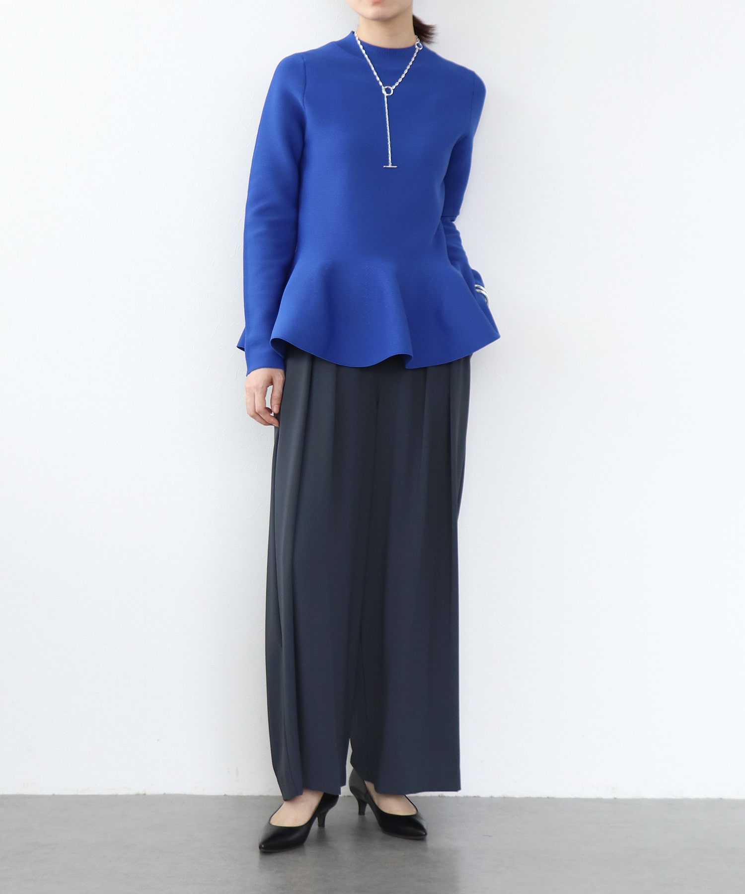 ヘムフレアーハイネックニット